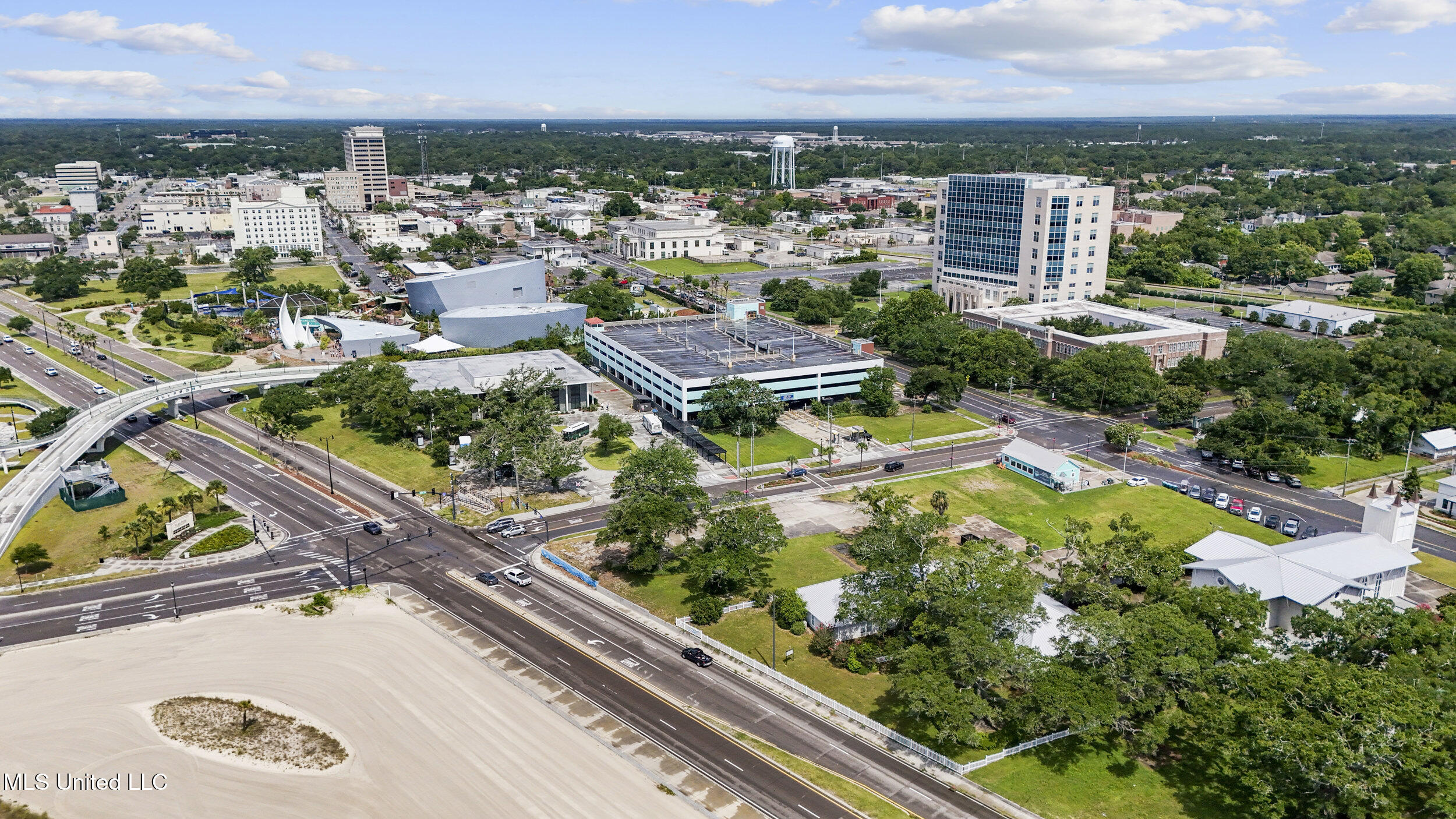 1940 E Beach Boulevard Property Photo 6
