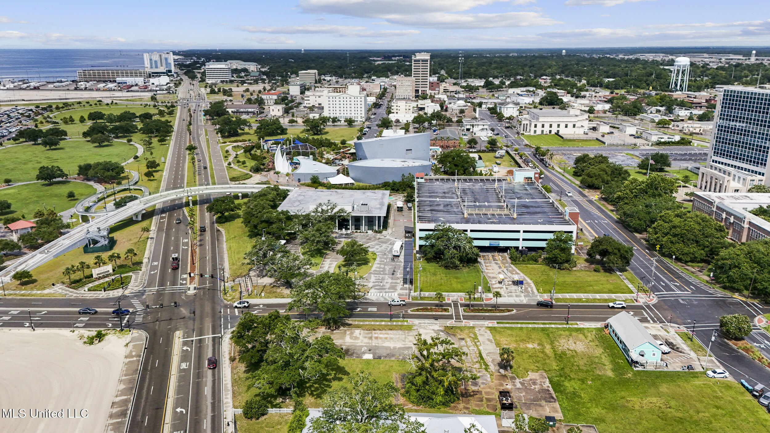 1940 E Beach Boulevard Property Photo 10