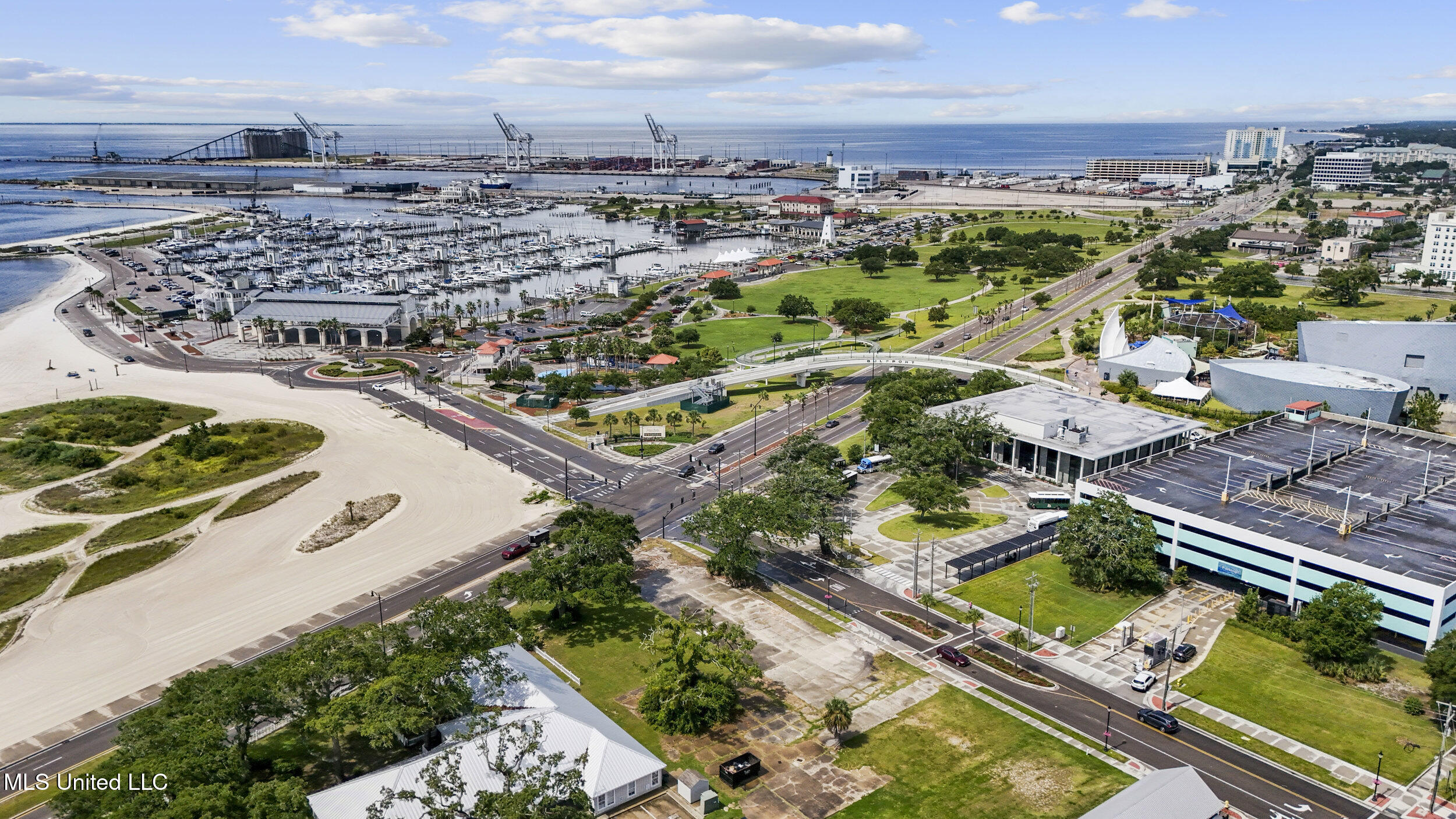 1940 E Beach Boulevard Property Photo 11