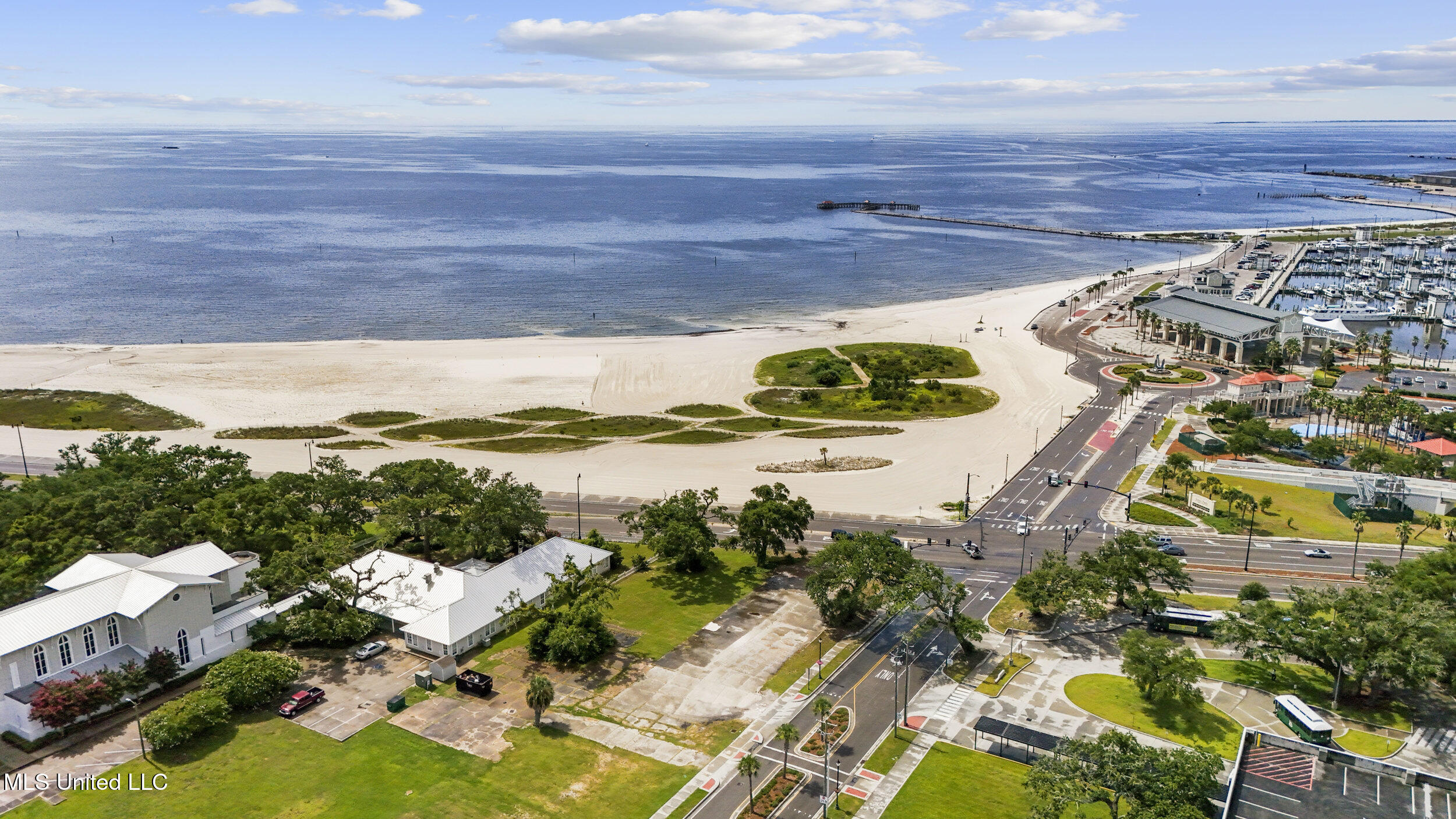 1940 E Beach Boulevard Property Photo 12