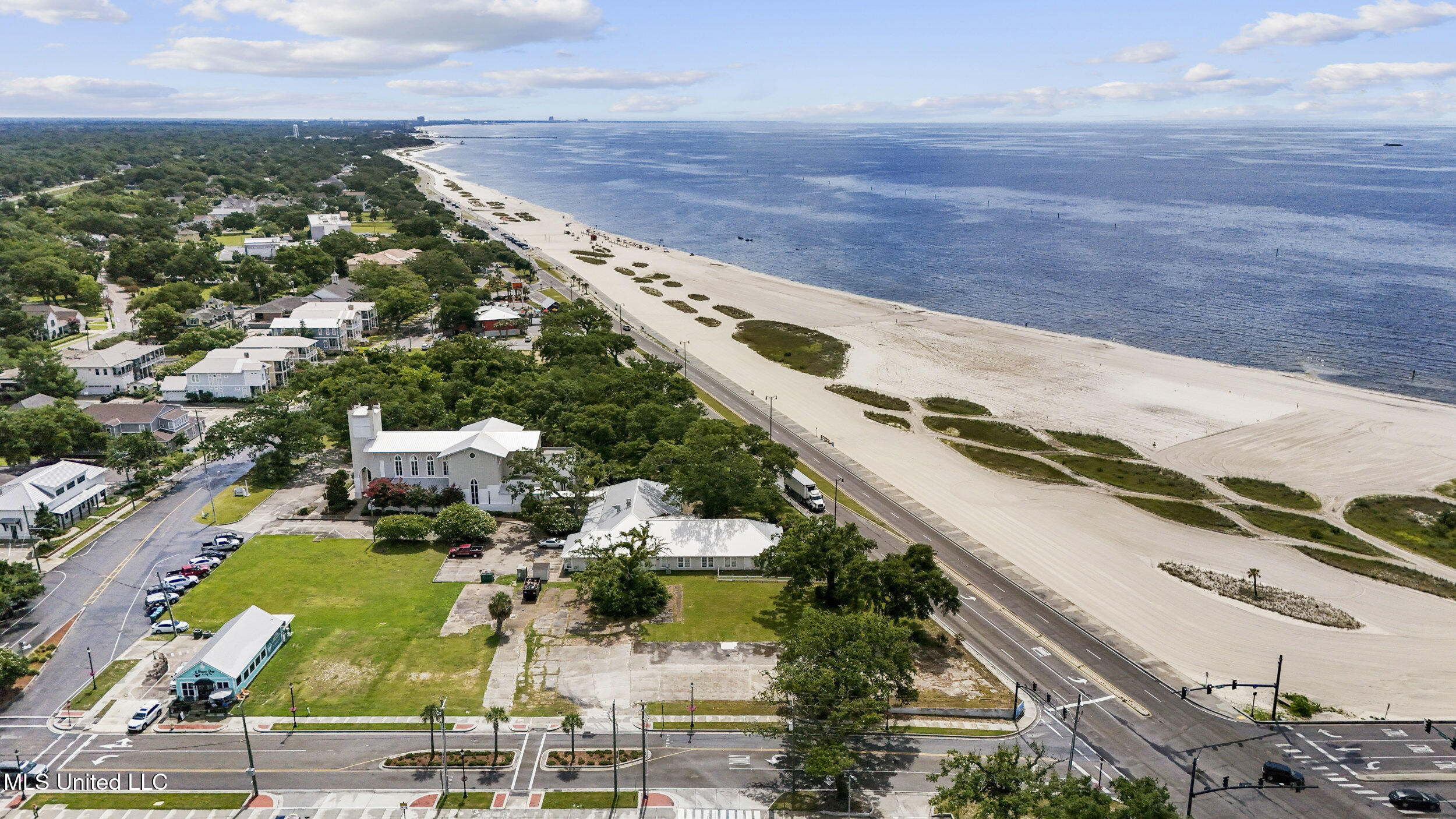 1940 E Beach Boulevard Property Photo 13