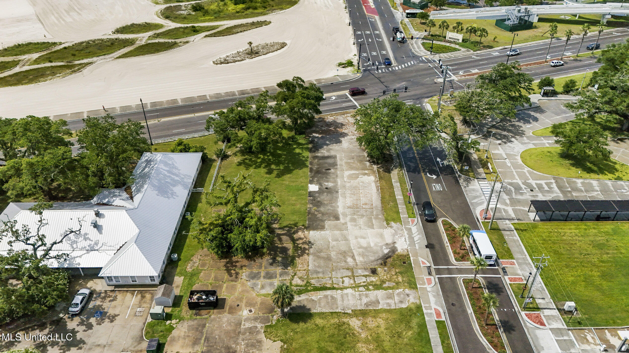 1940 E Beach Boulevard Property Photo 14