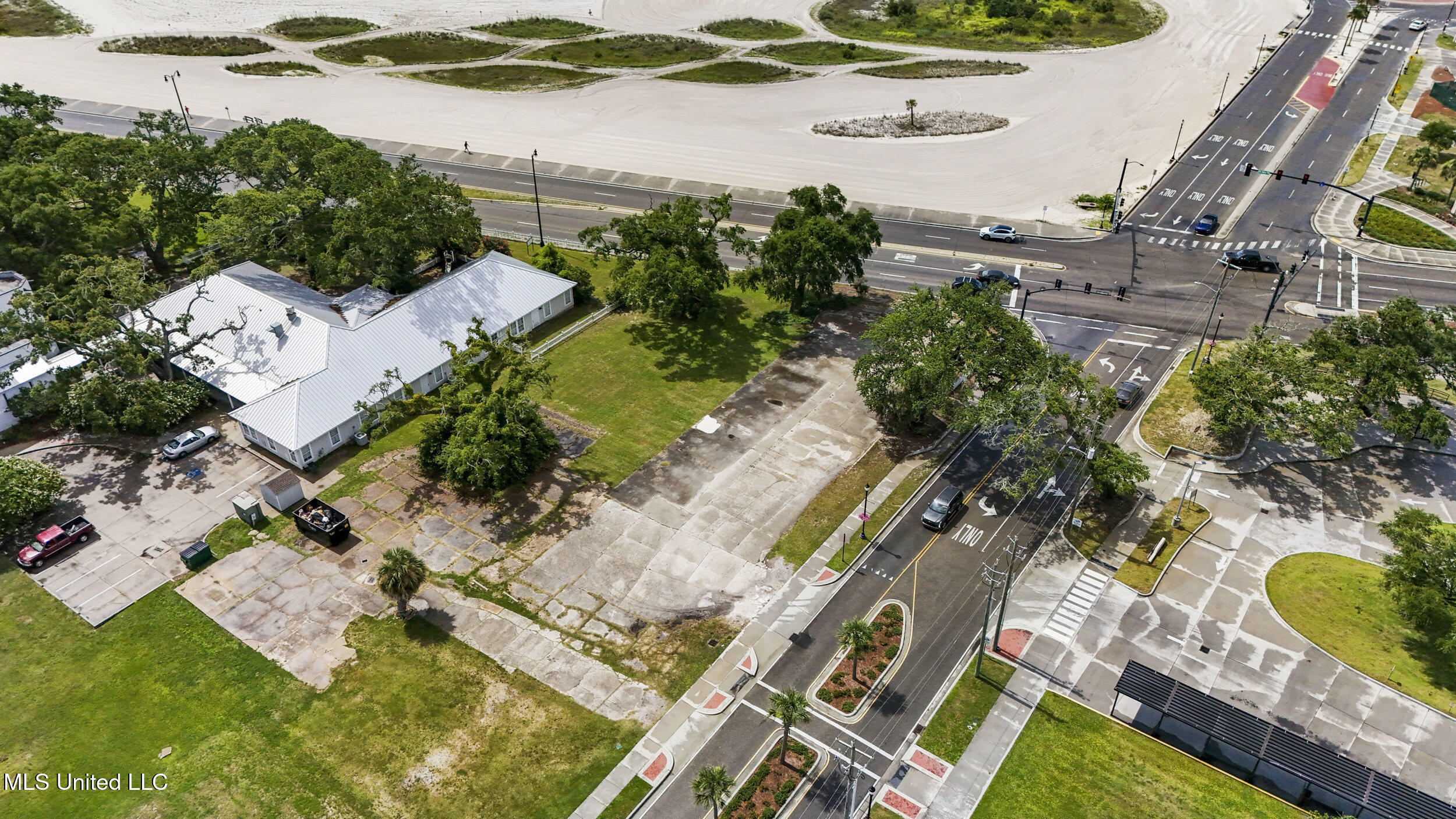 1940 E Beach Boulevard Property Photo 15