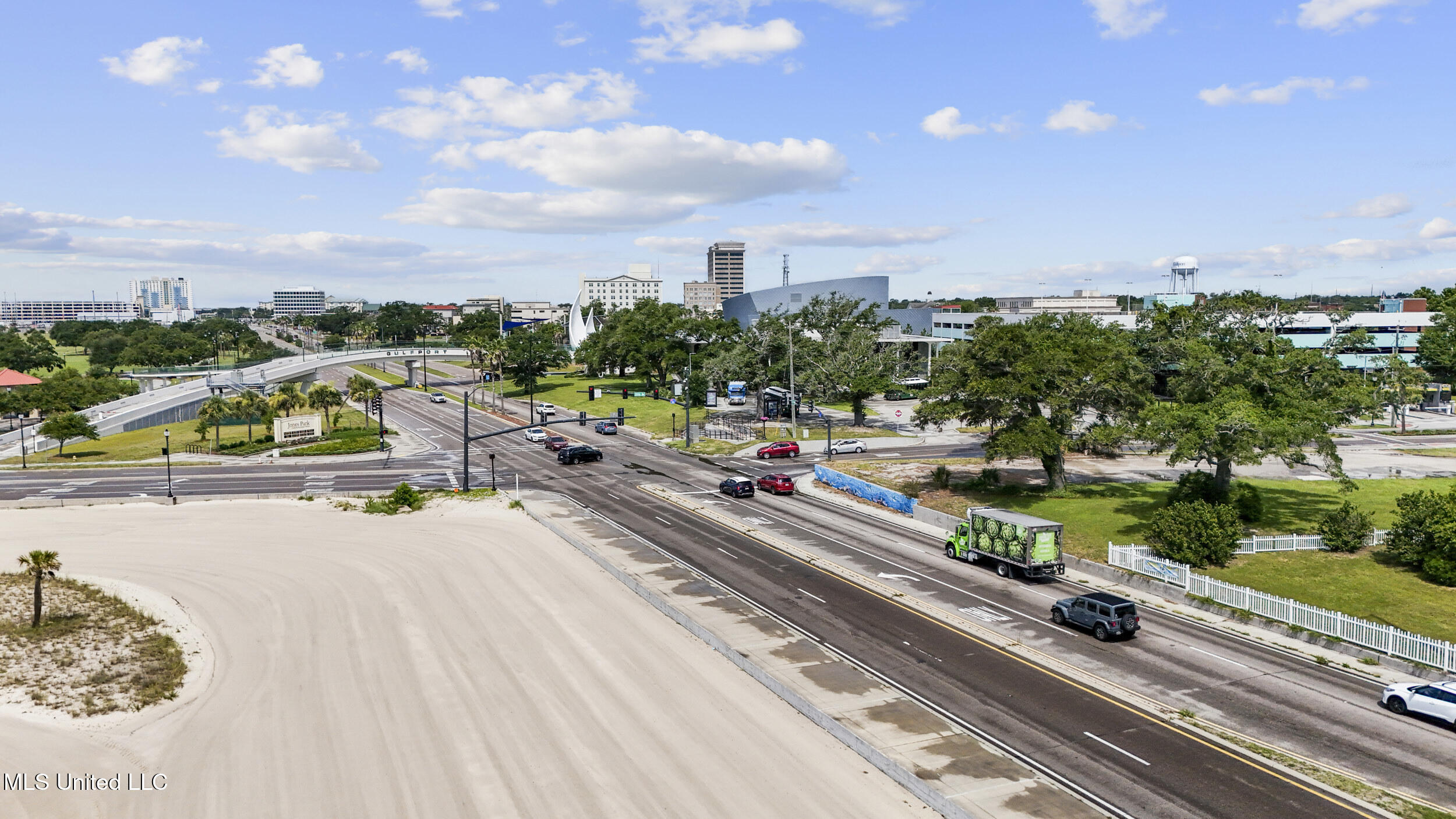 1940 E Beach Boulevard Property Photo 26