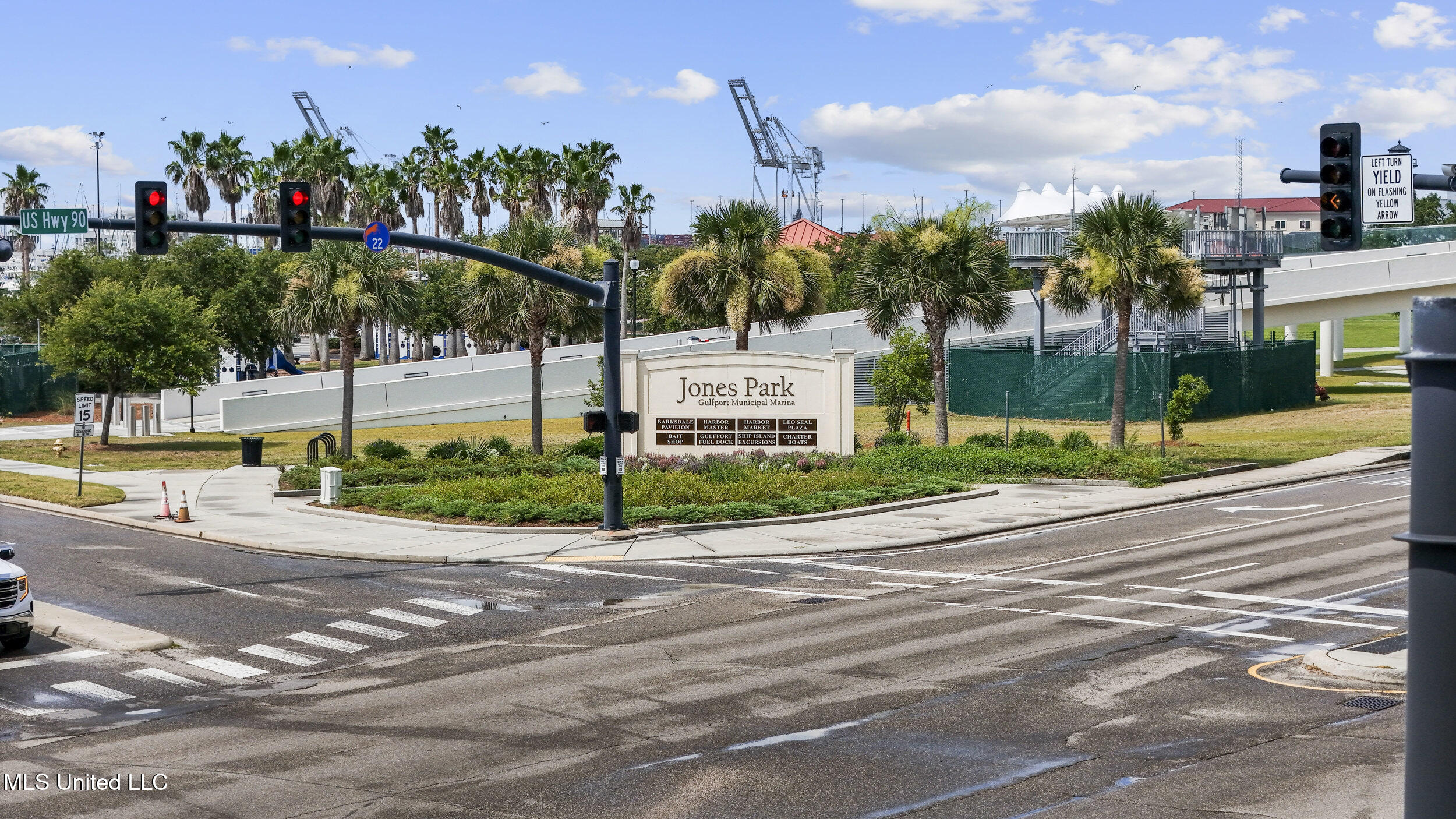 1940 E Beach Boulevard Property Photo 27