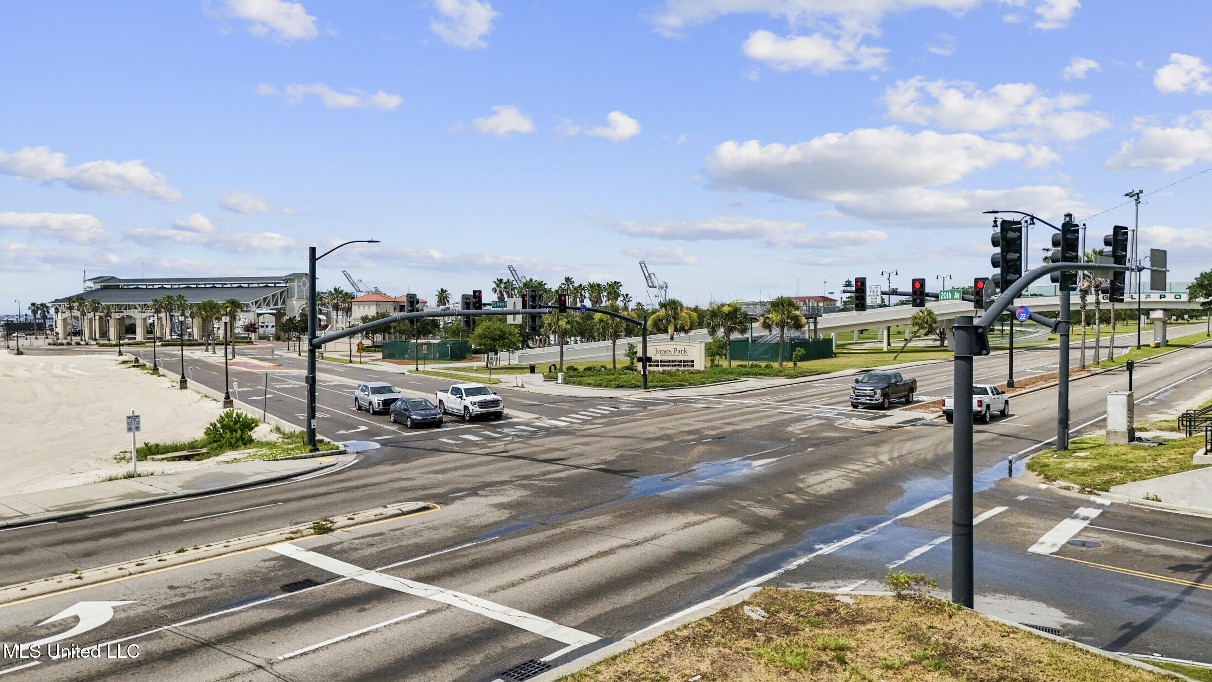 1940 E Beach Boulevard Property Photo 28
