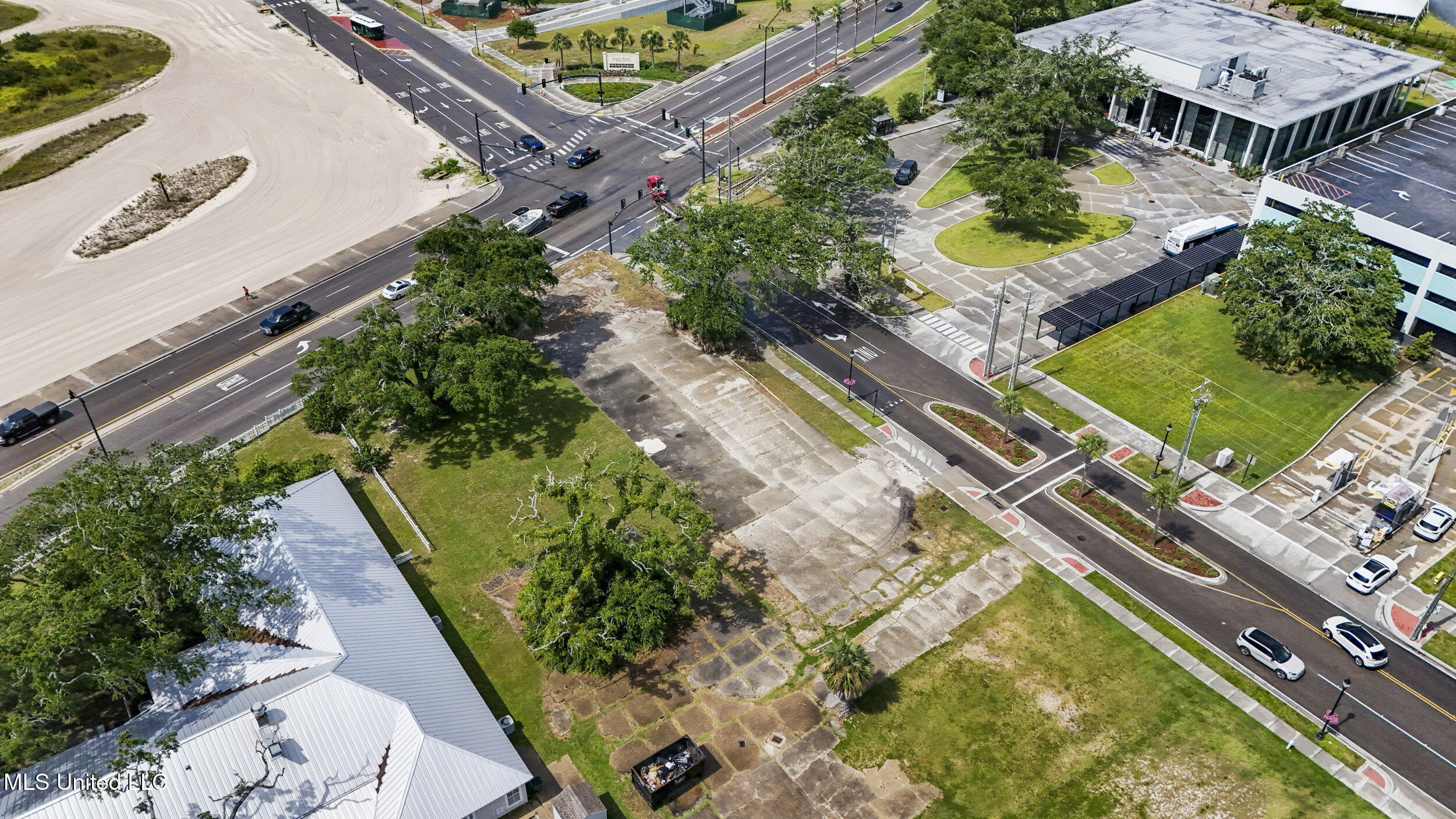 1940 E Beach Boulevard Property Photo 32