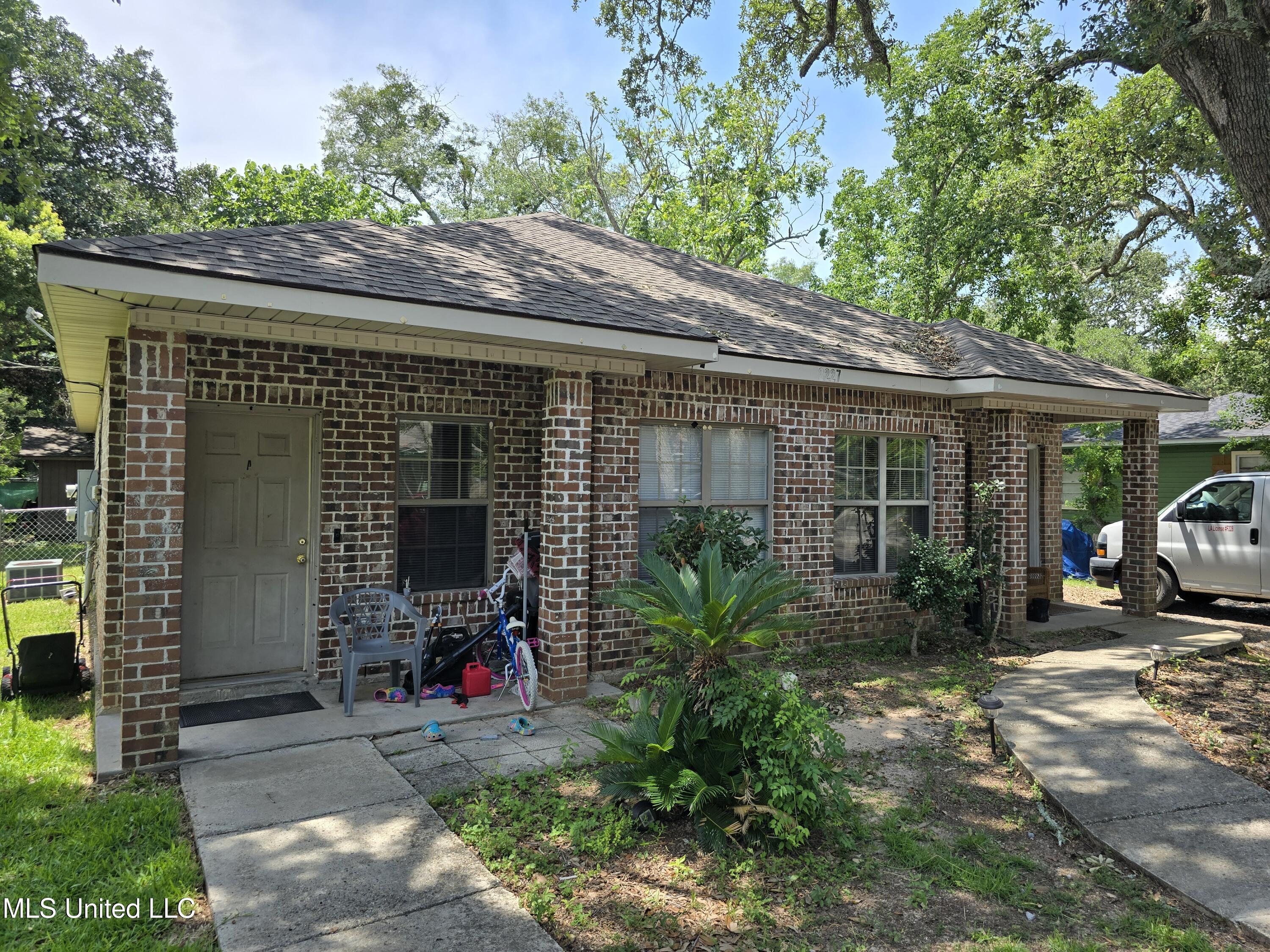2227 5th Avenue Property Photo 1