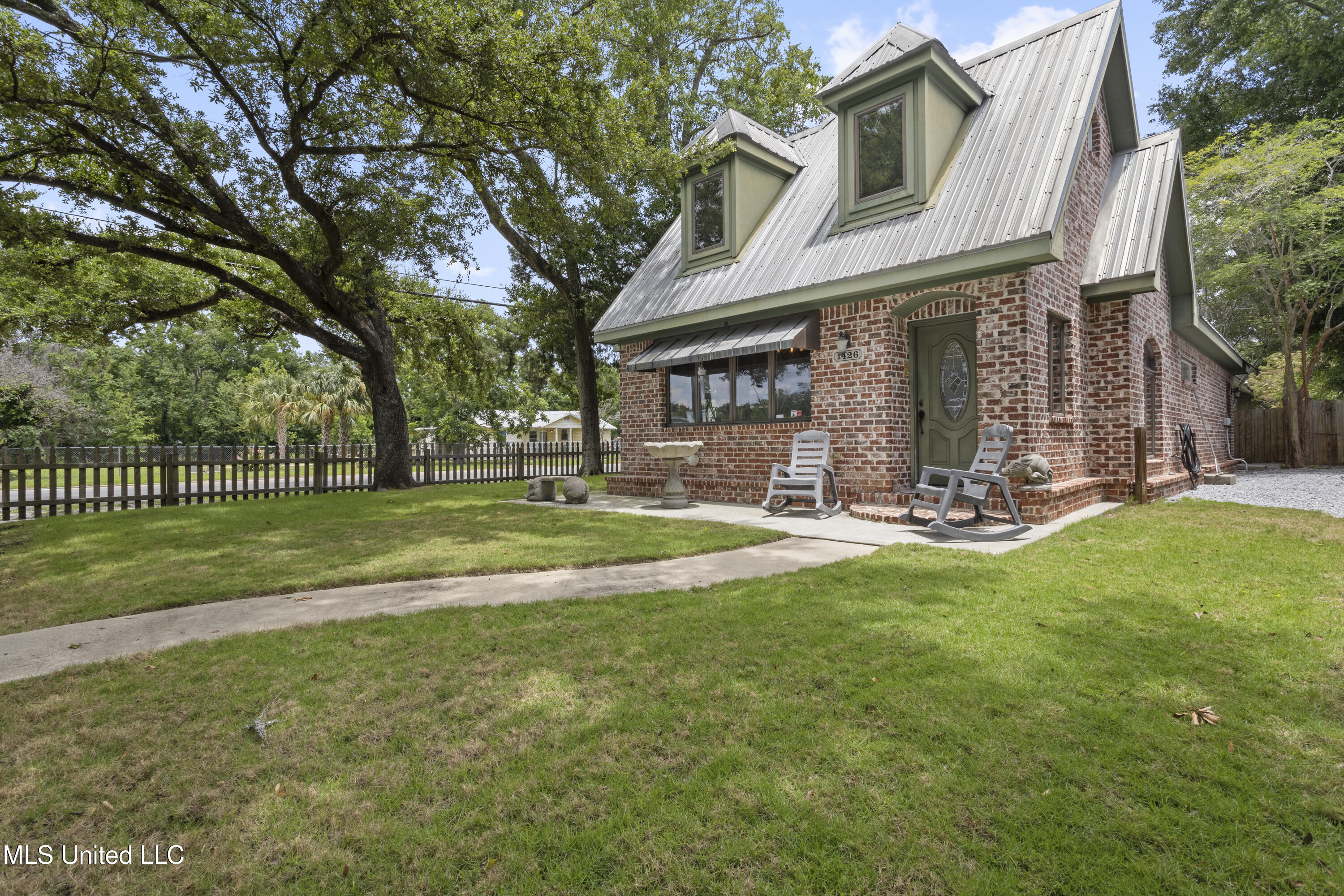 1426 33rd Avenue Property Photo 1