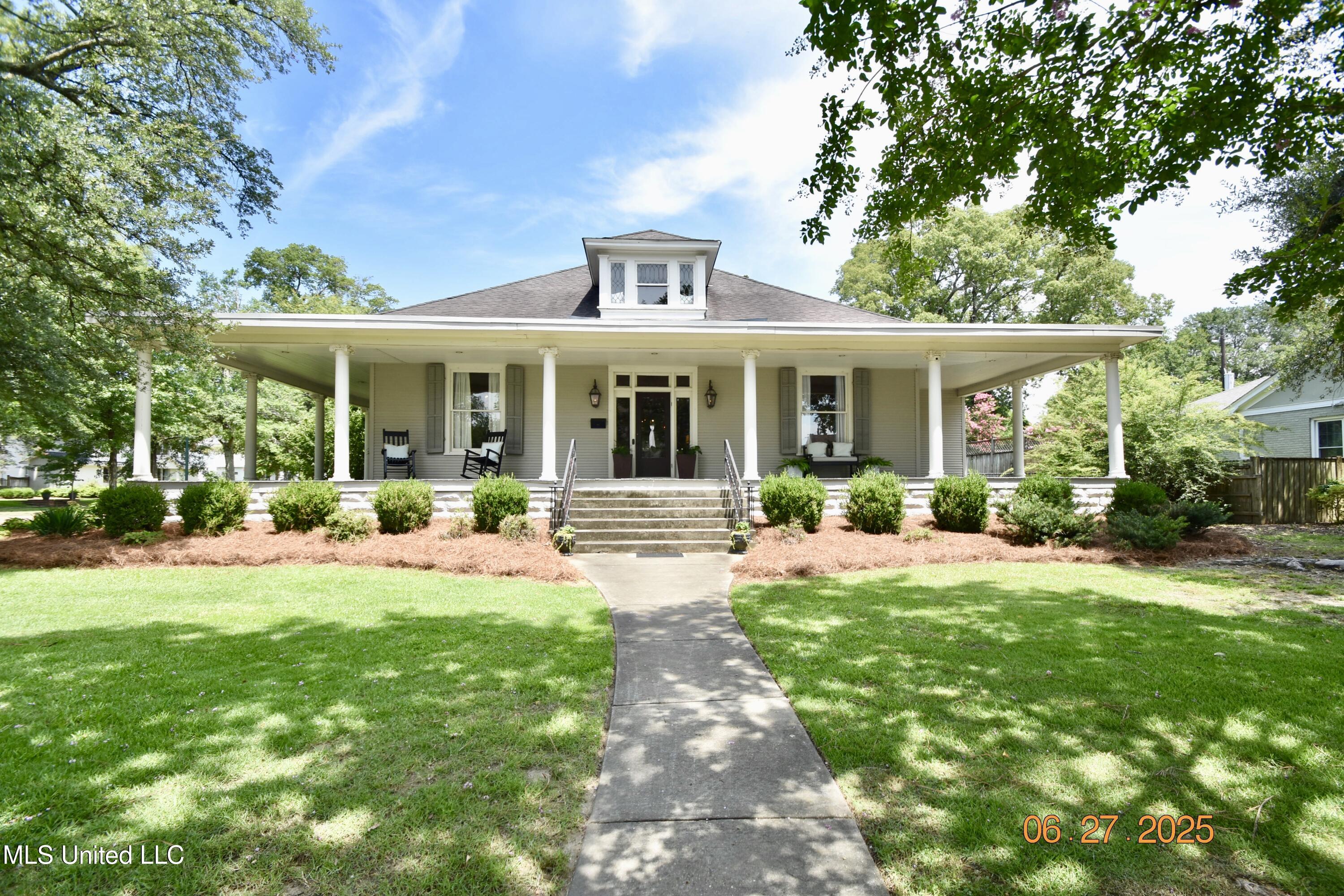 101 E President Avenue Property Photo 1