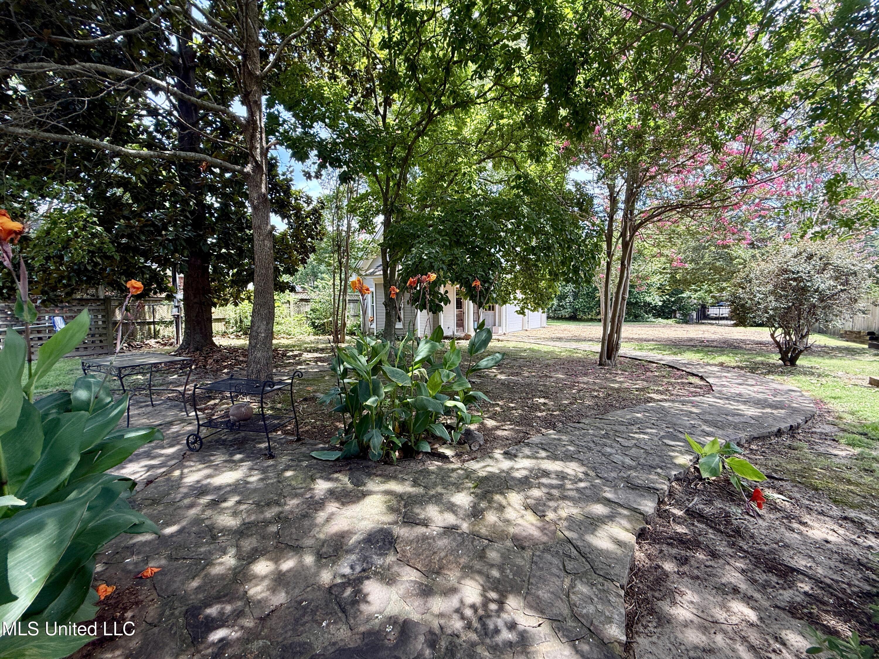 101 E President Avenue Property Photo 7