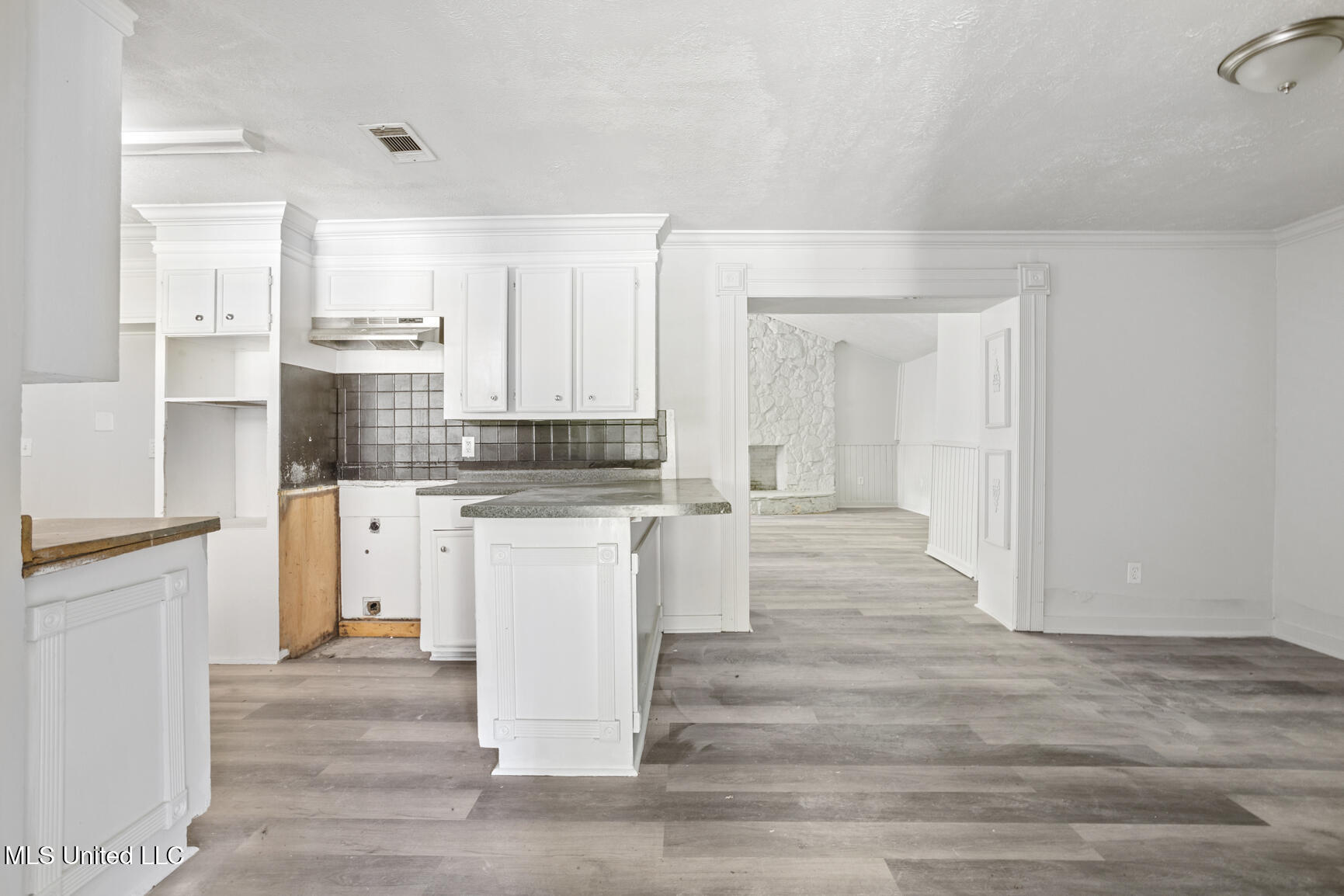 3328 Fleetwood Drive Property Photo 4