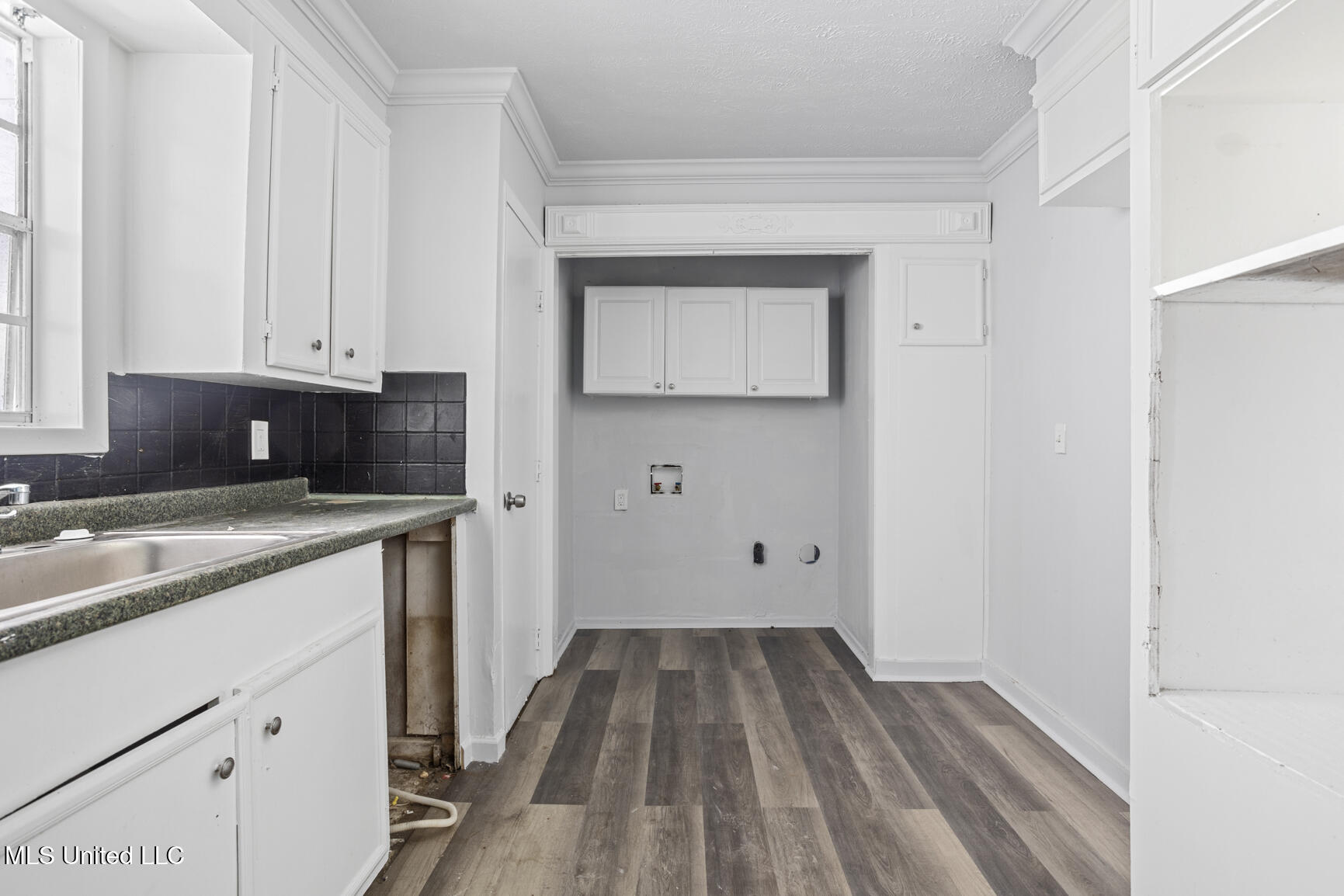 3328 Fleetwood Drive Property Photo 6