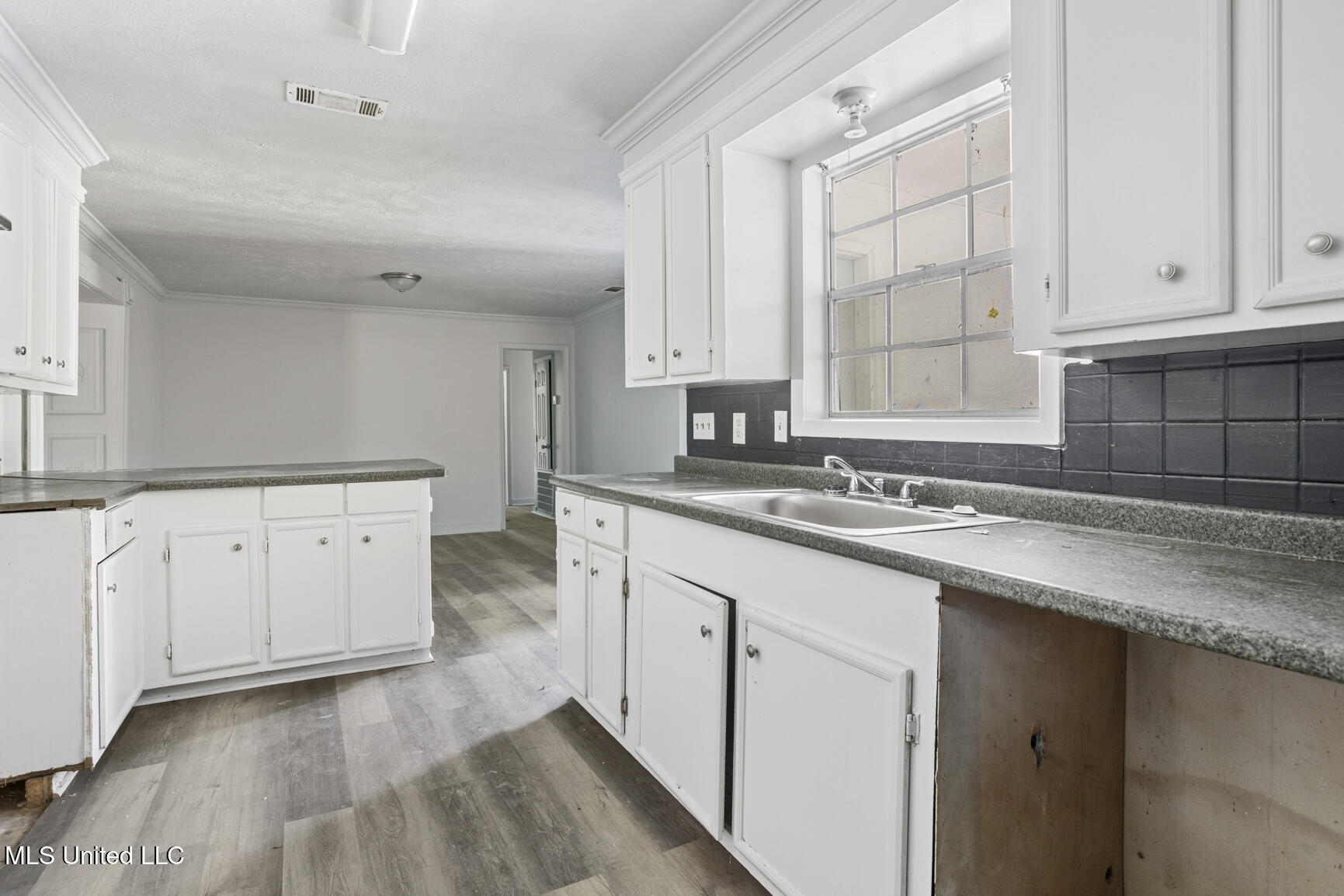 3328 Fleetwood Drive Property Photo 7