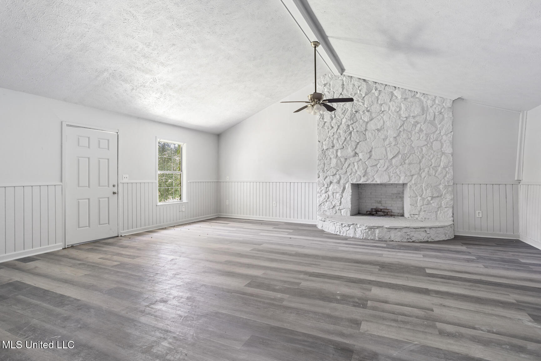 3328 Fleetwood Drive Property Photo 8