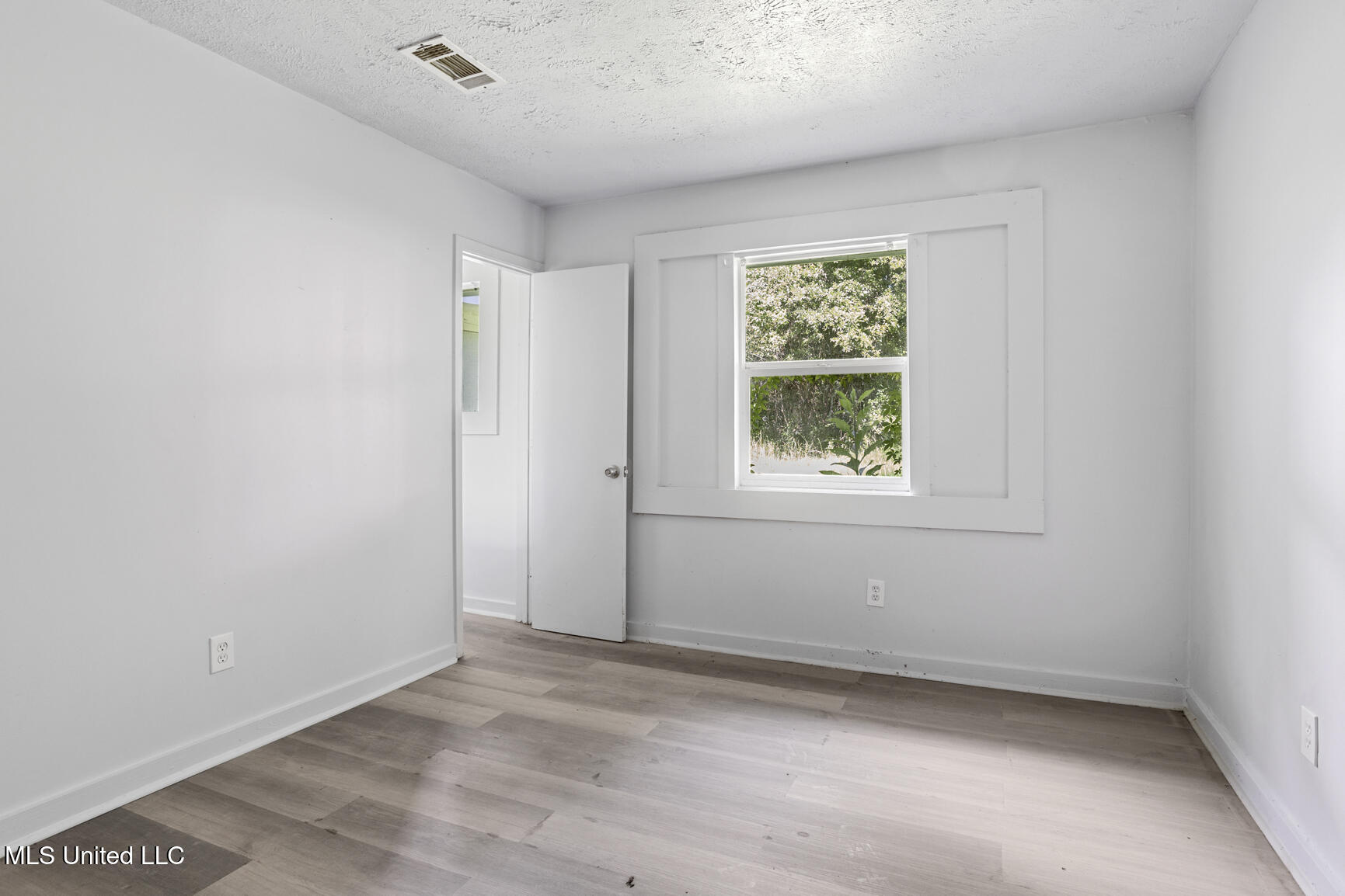 3328 Fleetwood Drive Property Photo 9