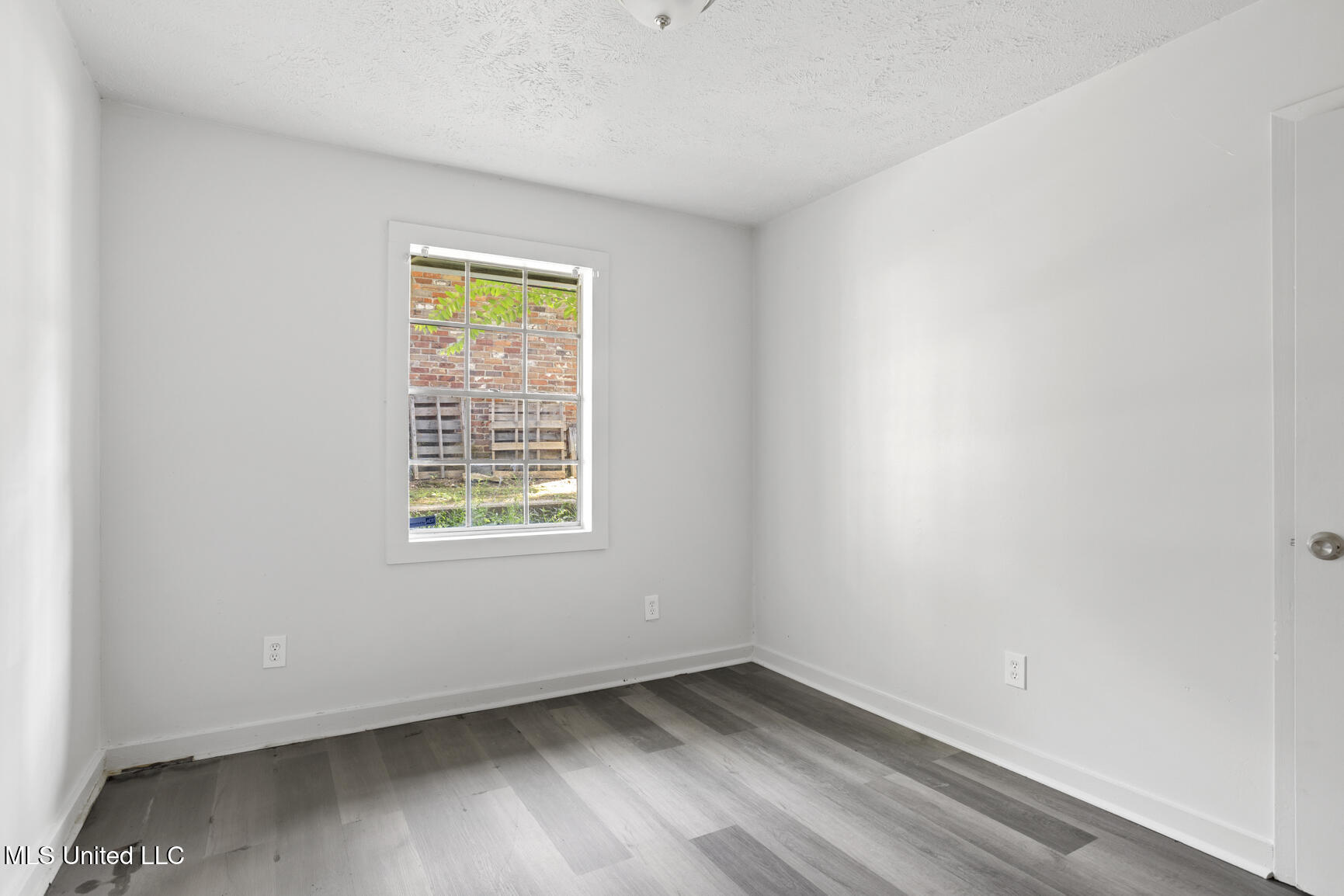 3328 Fleetwood Drive Property Photo 11