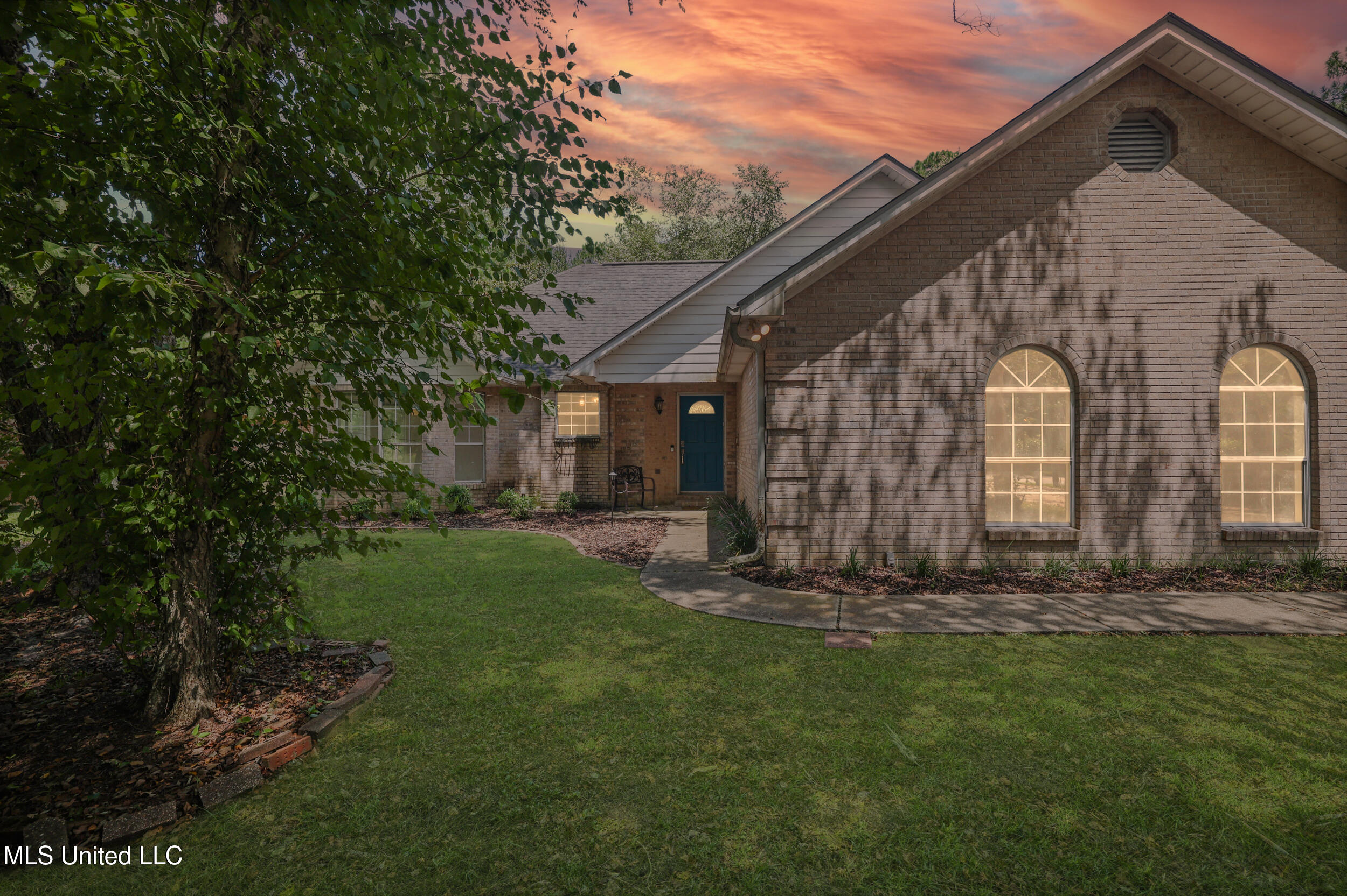 8004 Martin Bluff Road Property Photo 1