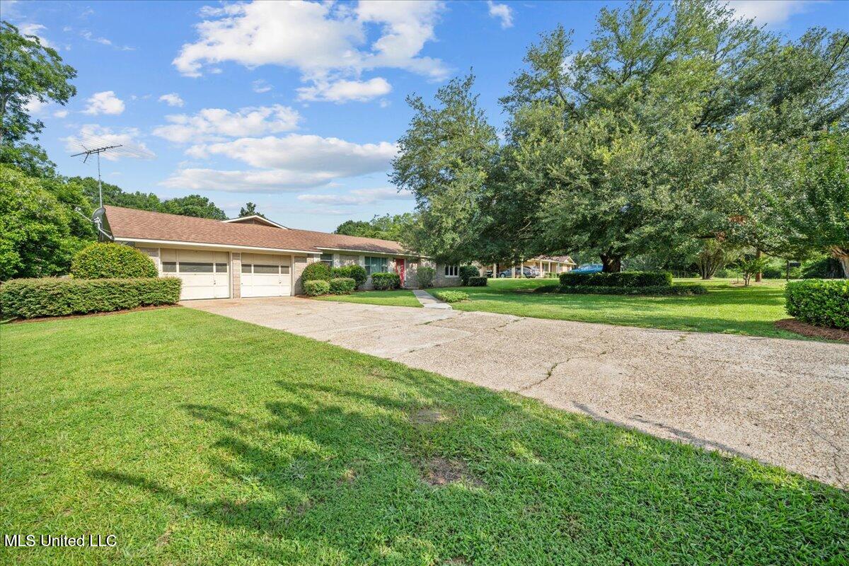 402 Holly Street Property Photo 2