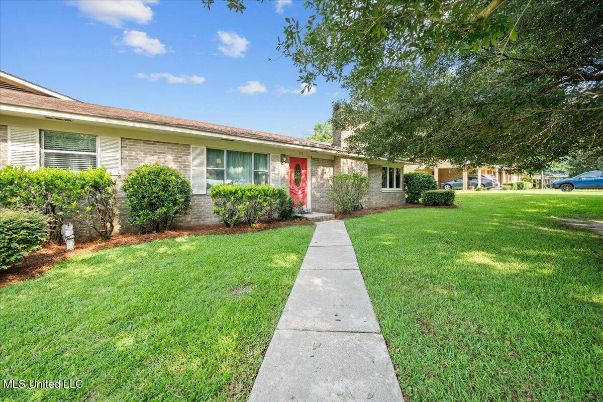 402 Holly Street Property Photo 3