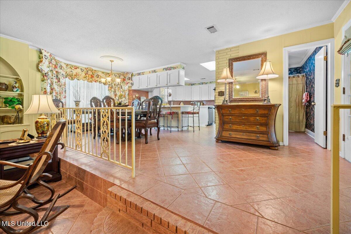 402 Holly Street Property Photo 6