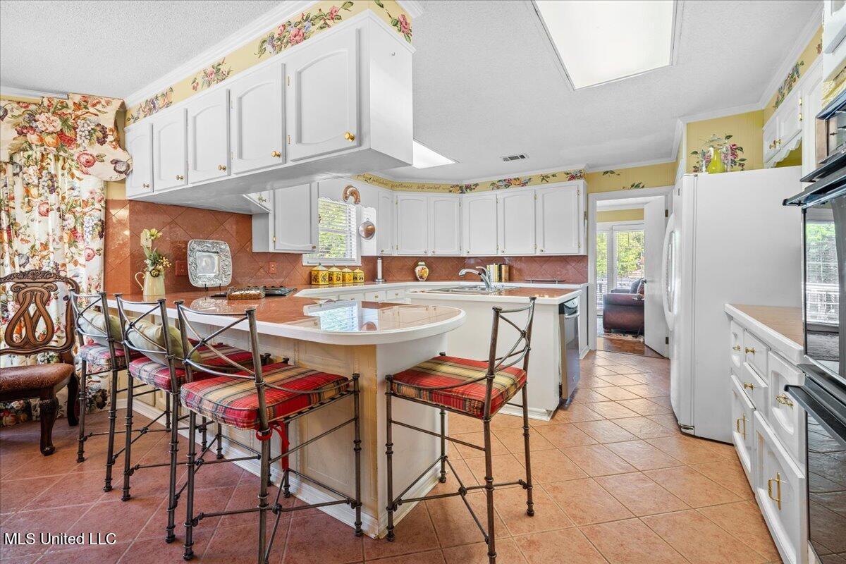 402 Holly Street Property Photo 8