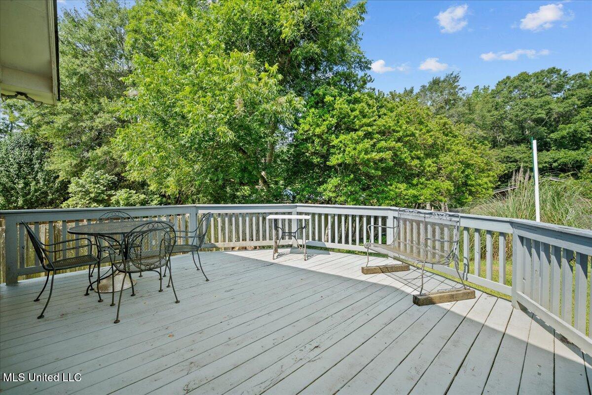 402 Holly Street Property Photo 28