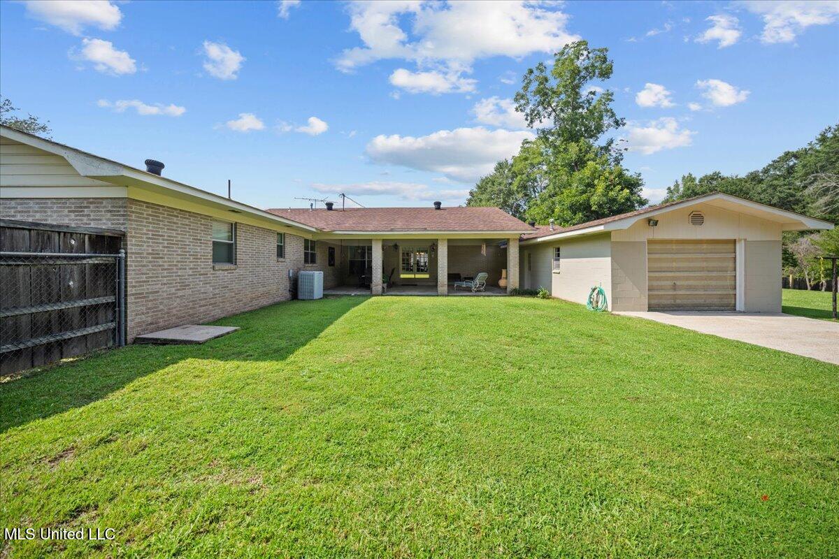 402 Holly Street Property Photo 30