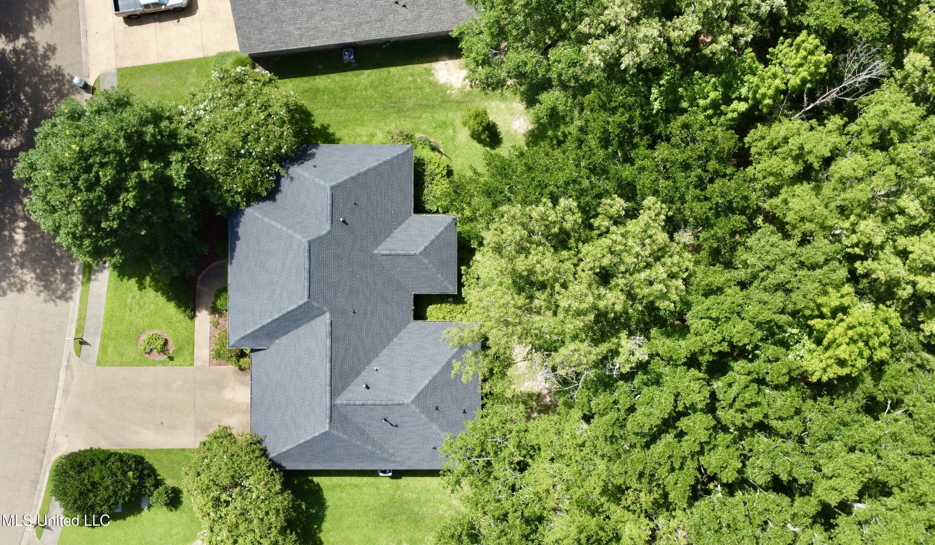 107 Thornwood Drive Property Photo 6