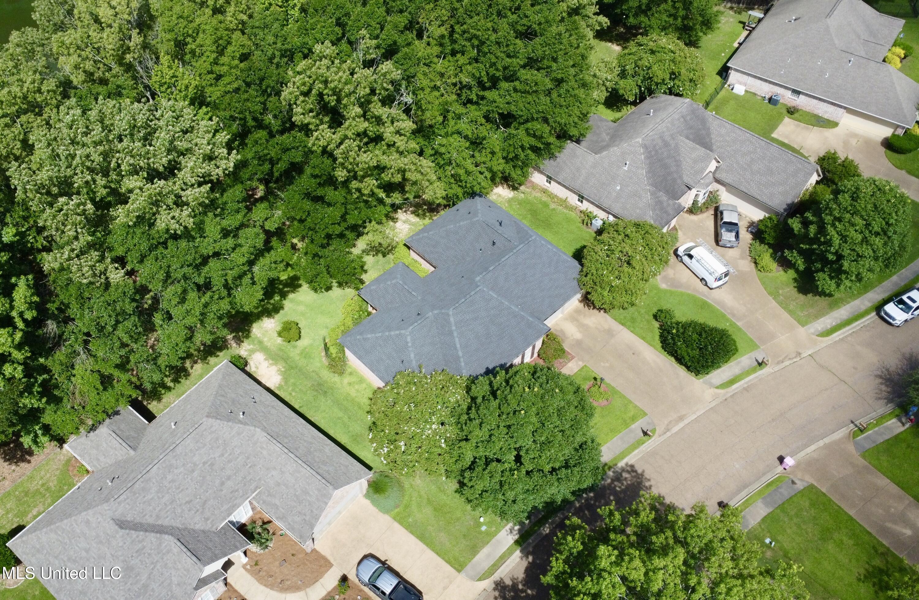 107 Thornwood Drive Property Photo 7