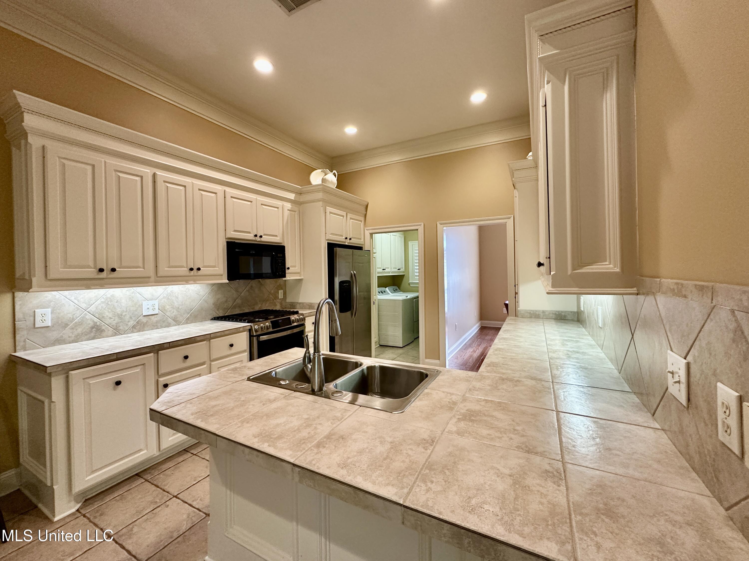 107 Thornwood Drive Property Photo 13