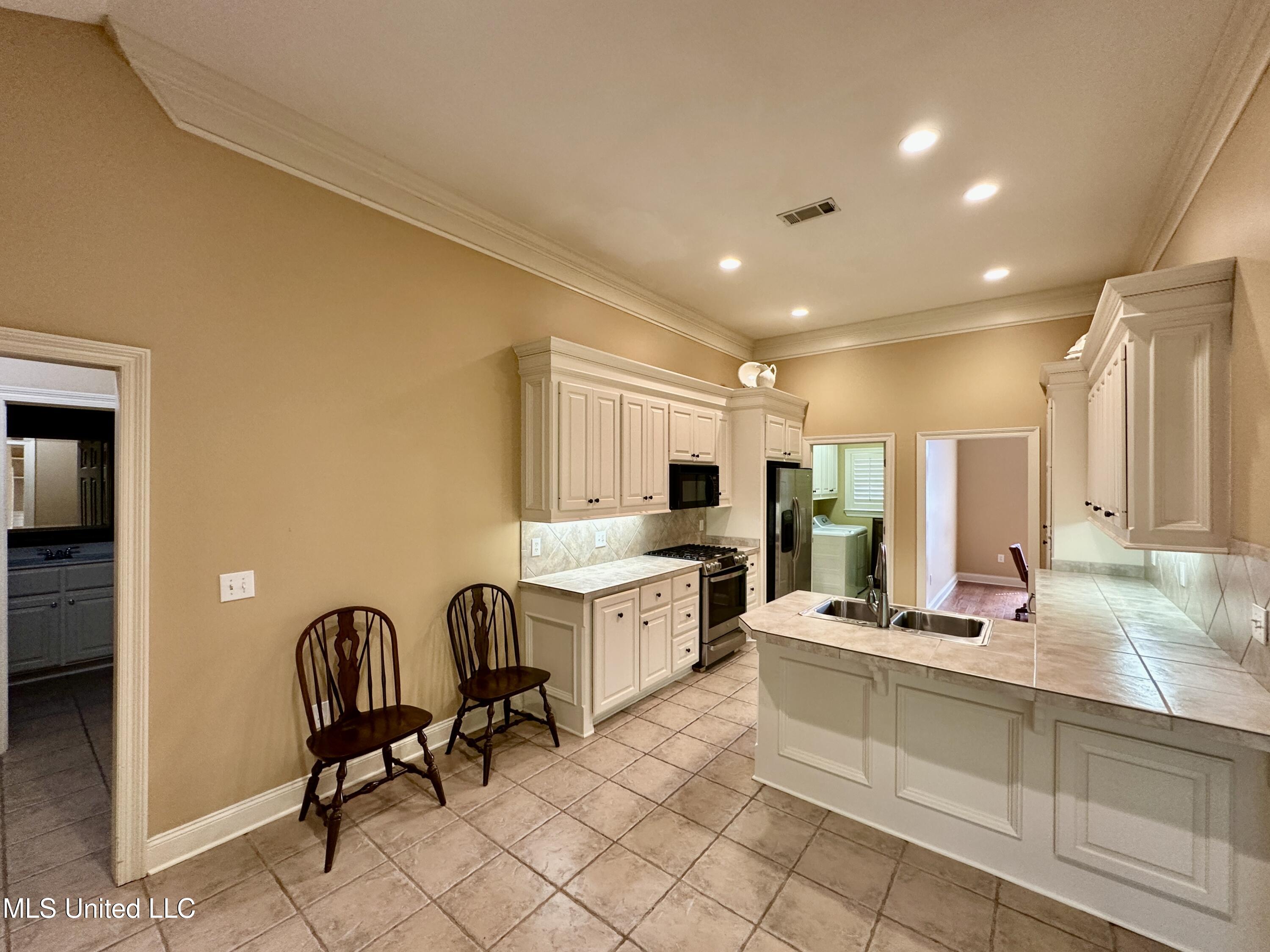 107 Thornwood Drive Property Photo 16