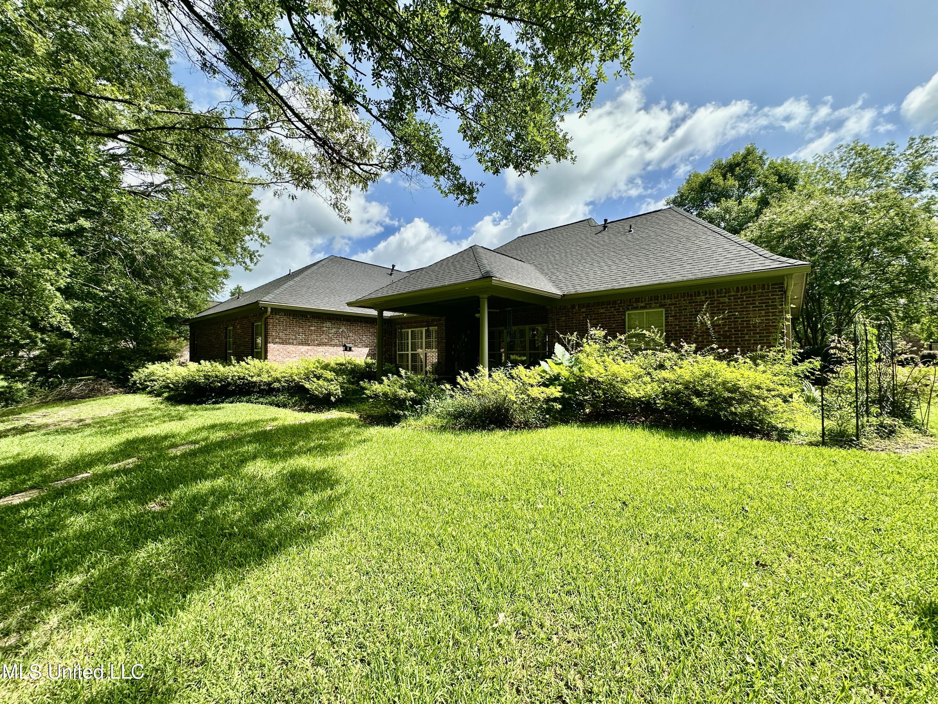 107 Thornwood Drive Property Photo 18