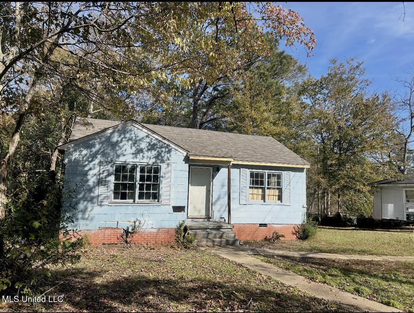 1018 Combs Street Property Photo 1