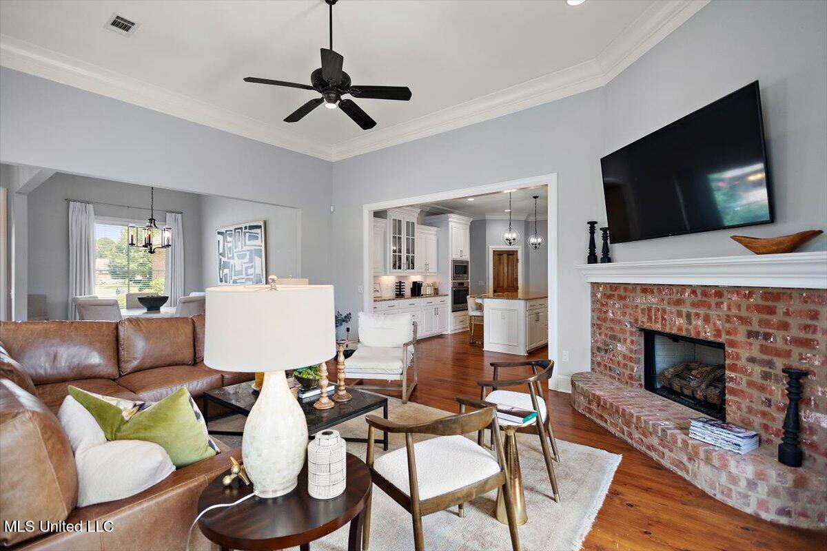 102 Hampton Chase Property Photo 3