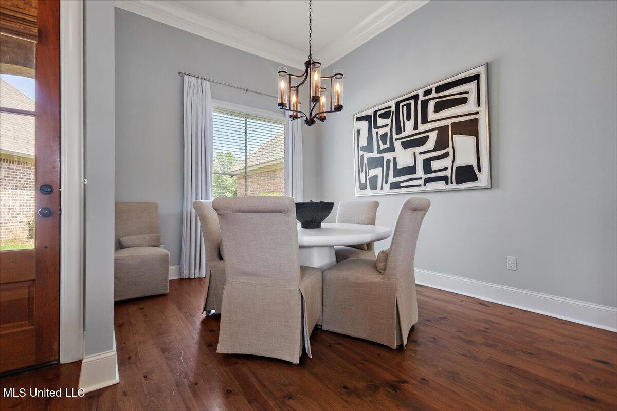 102 Hampton Chase Property Photo 4