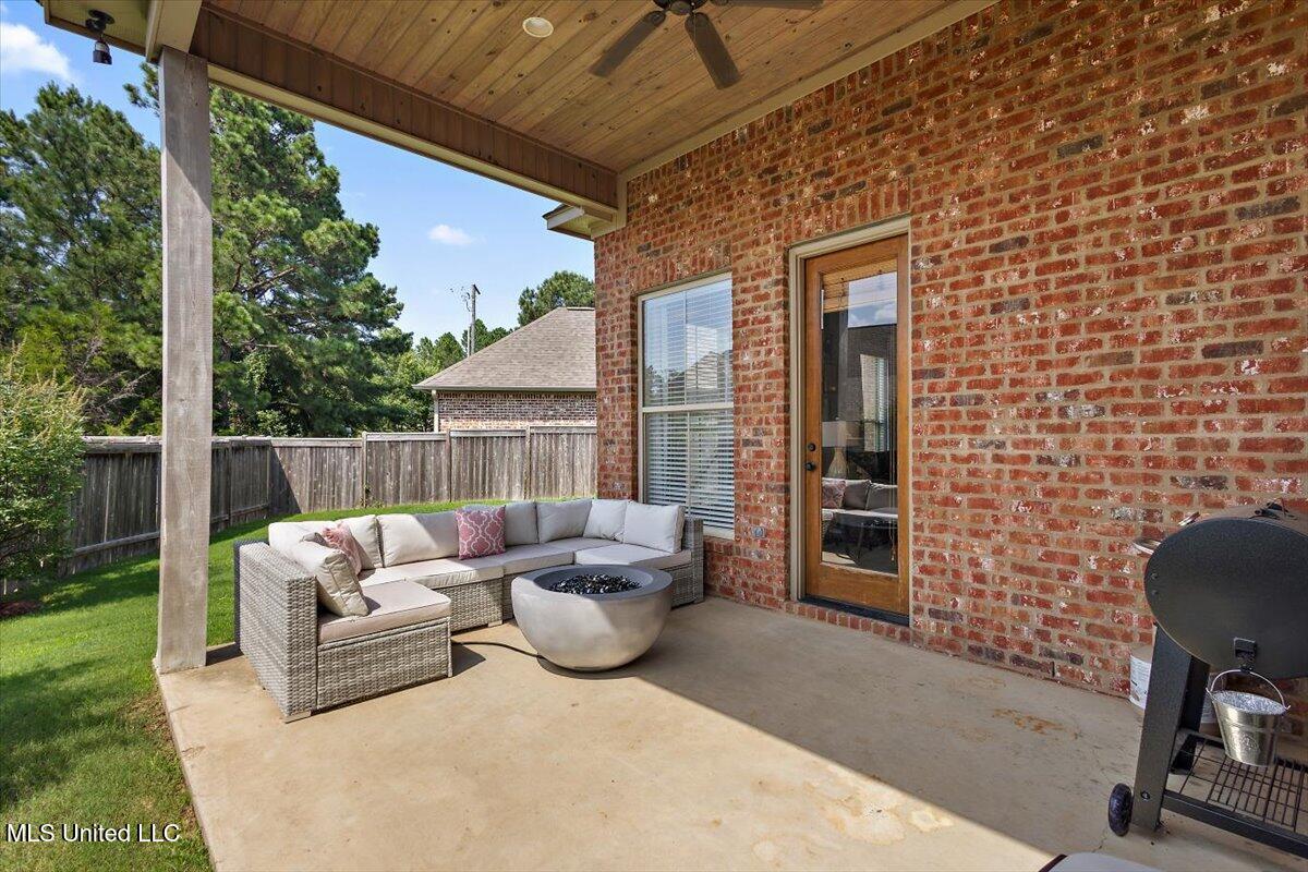 102 Hampton Chase Property Photo 20