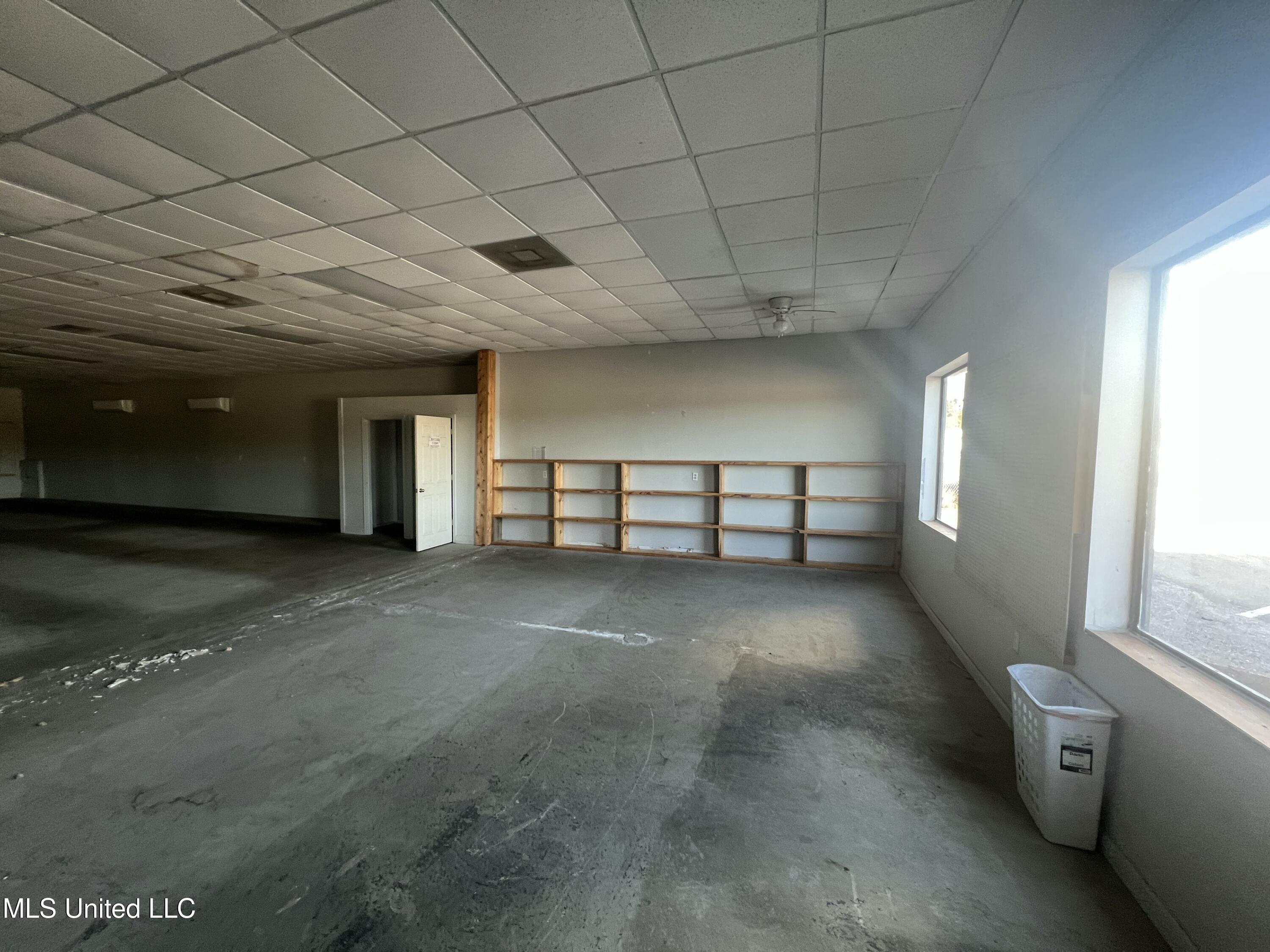 704 W Frontage Drive Property Photo 3