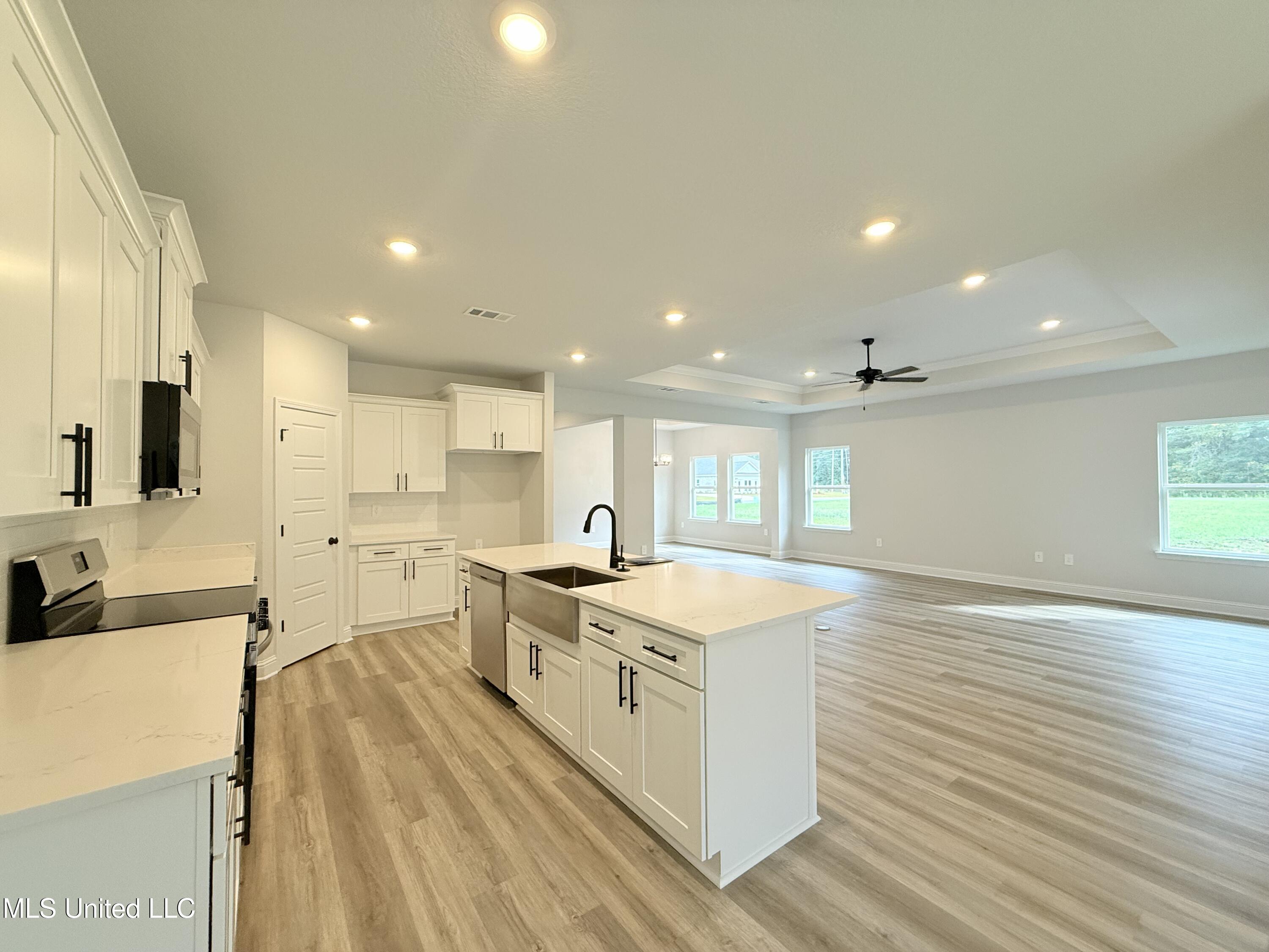 13409 Crane Drive Property Photo 3