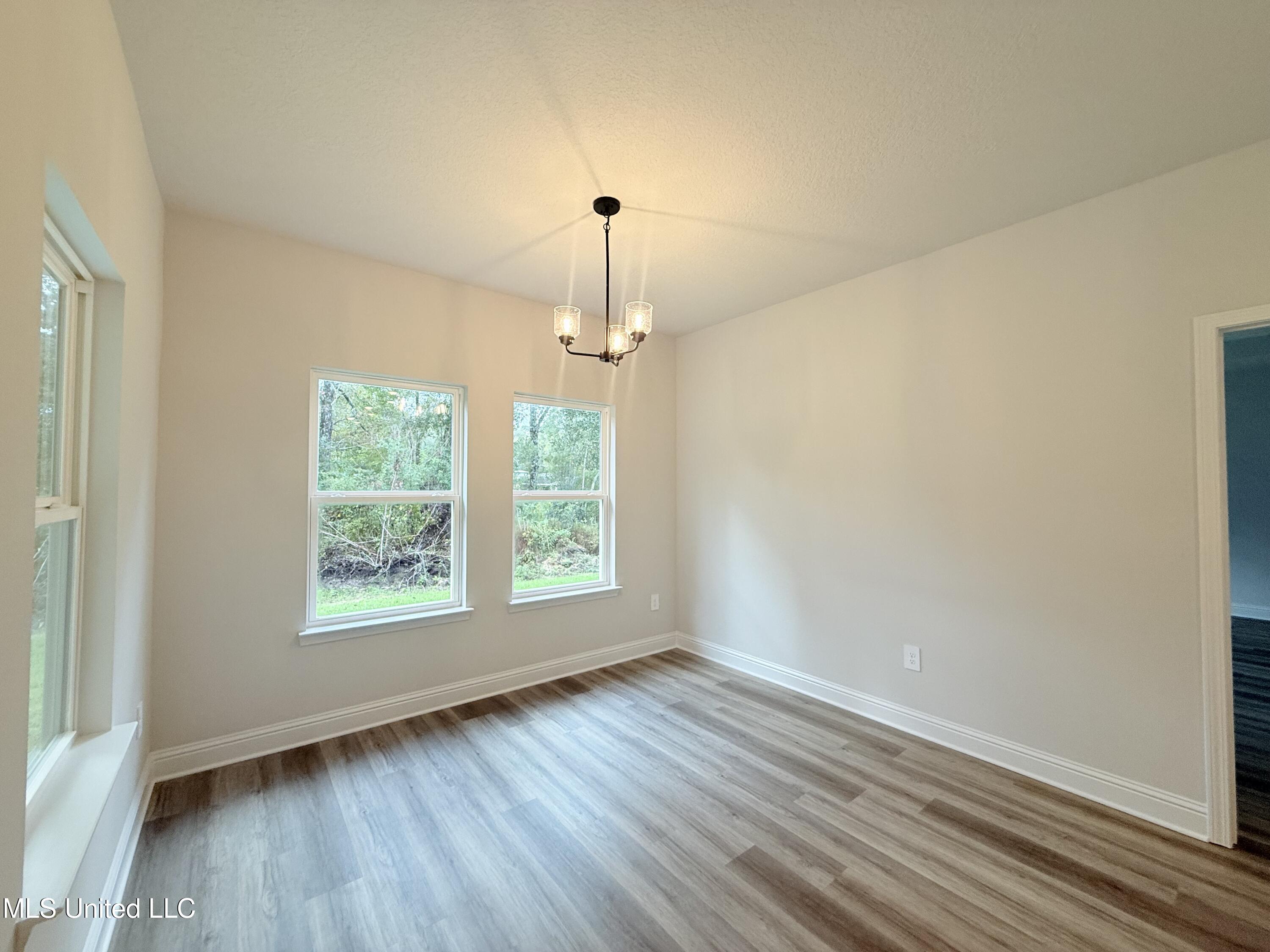 13409 Crane Drive Property Photo 5