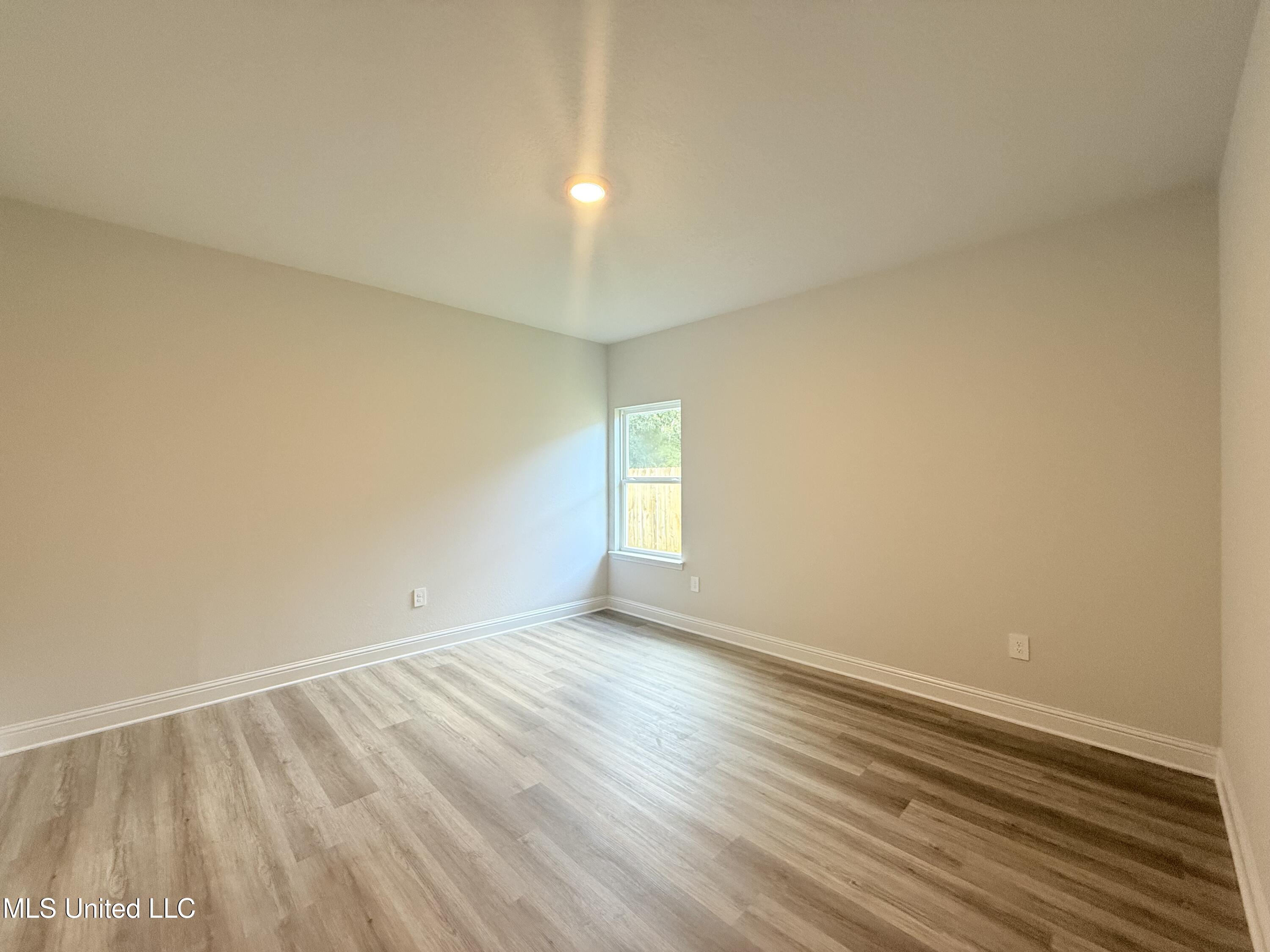 13409 Crane Drive Property Photo 9