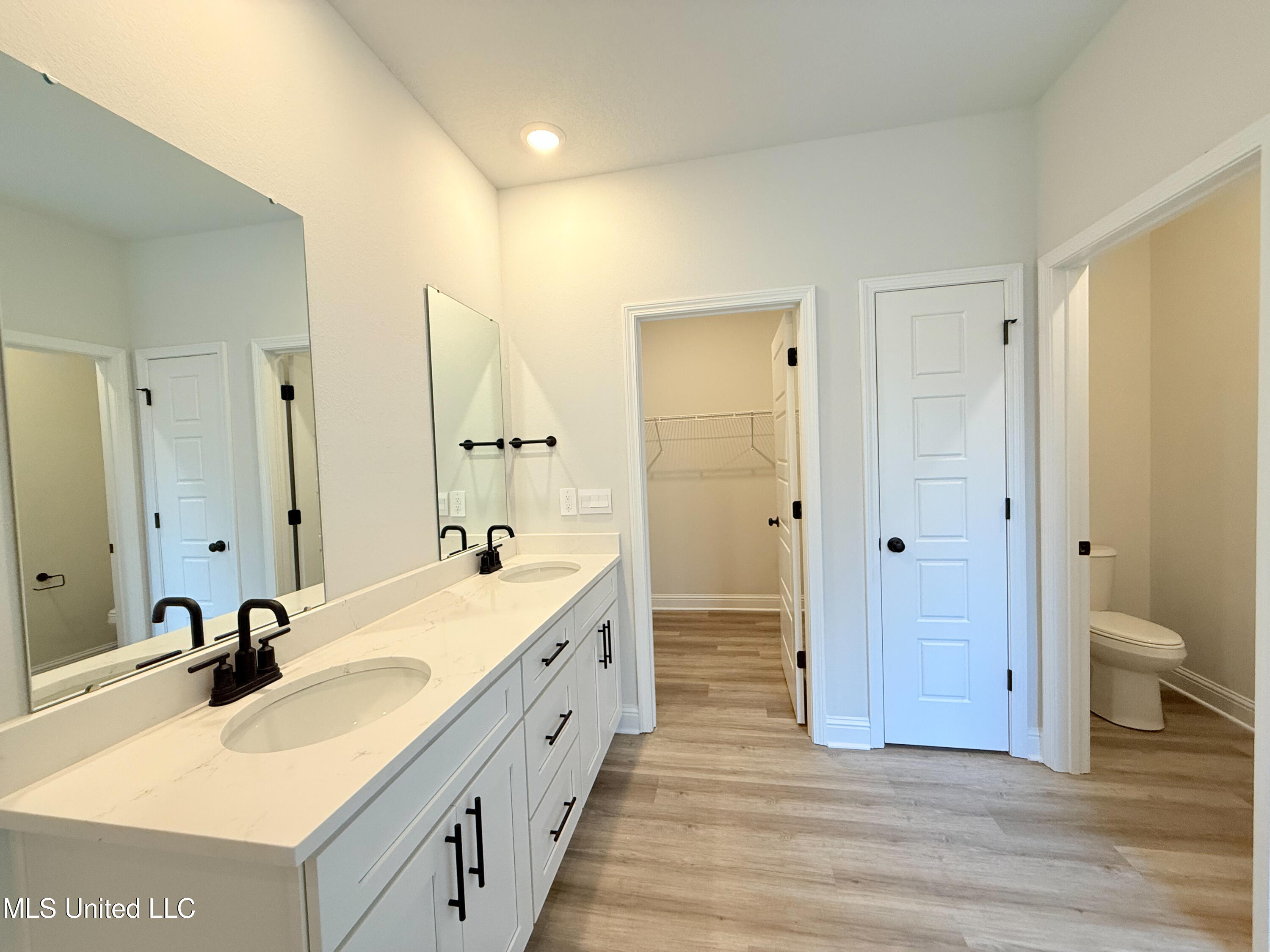 13409 Crane Drive Property Photo 14