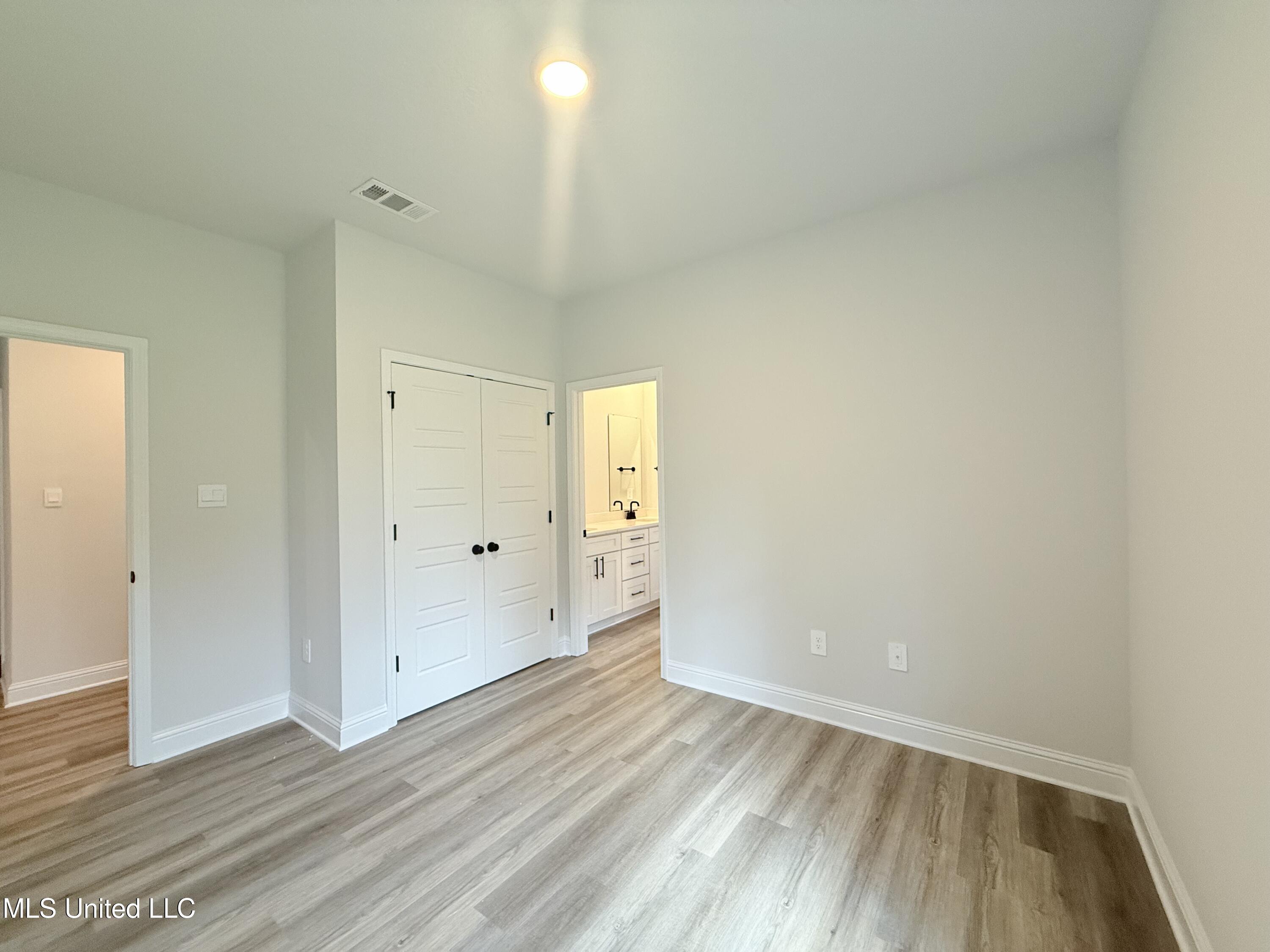 13409 Crane Drive Property Photo 17