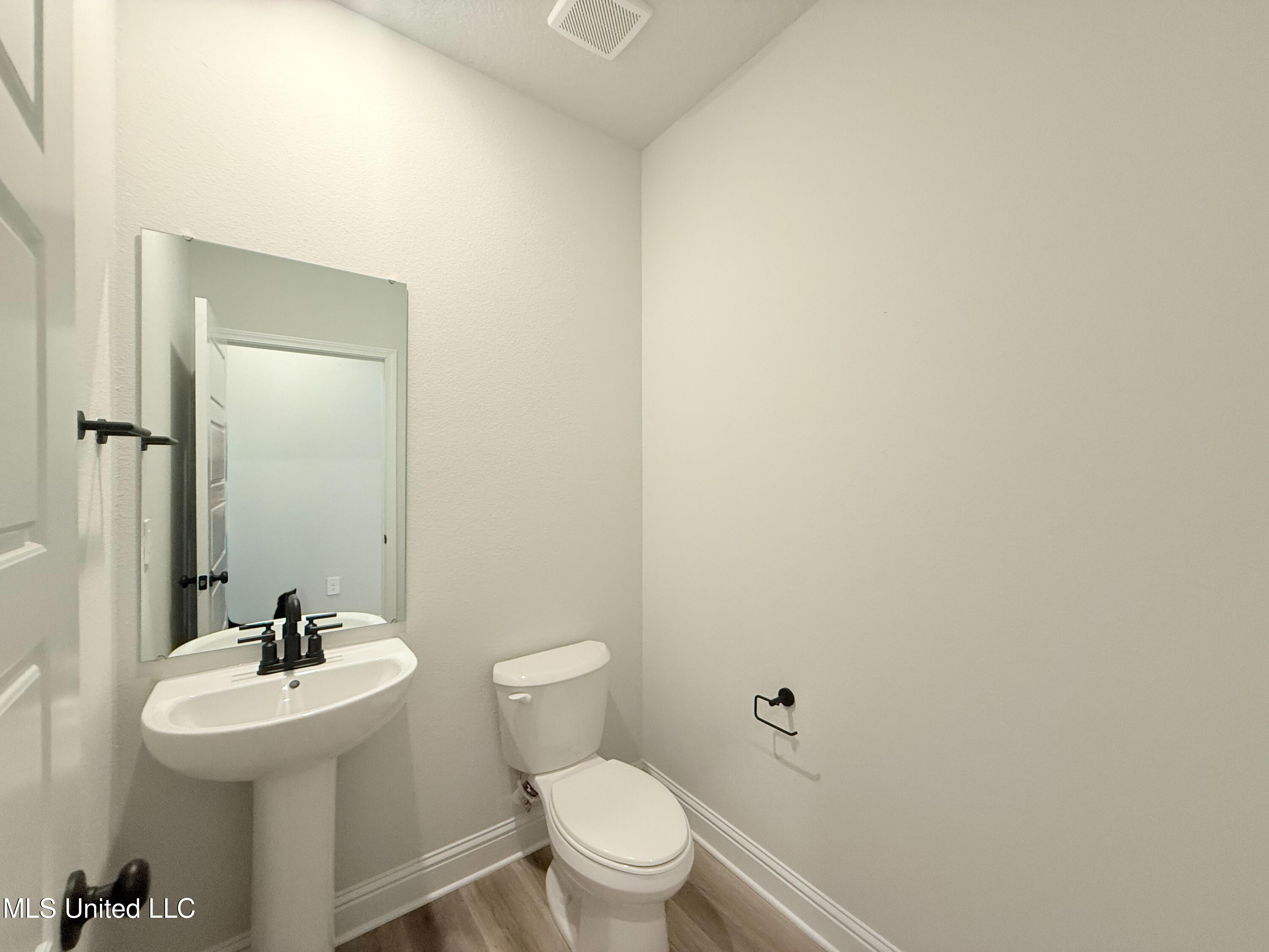 13409 Crane Drive Property Photo 18