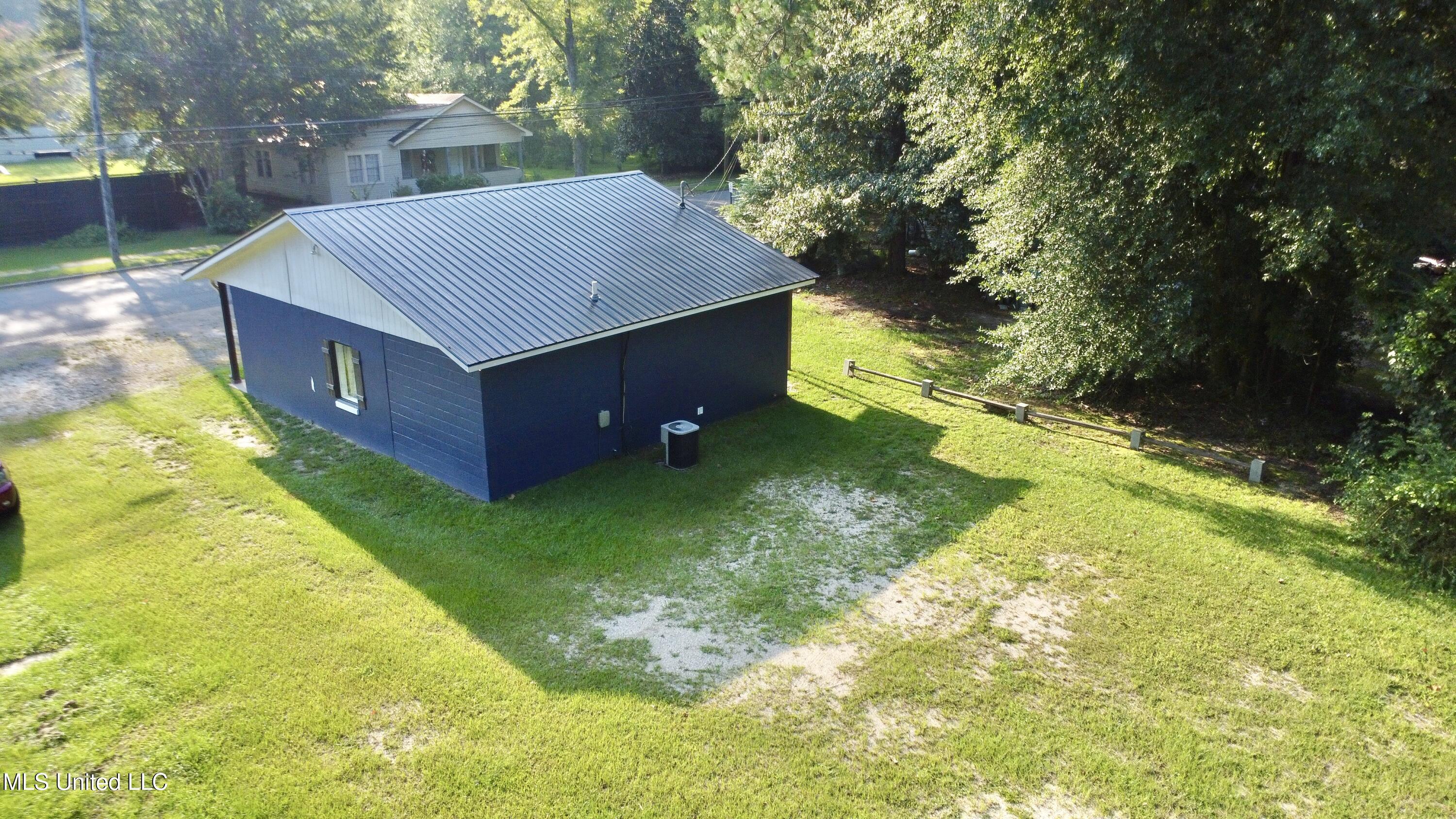 215 N Jackson Avenue Property Photo 2