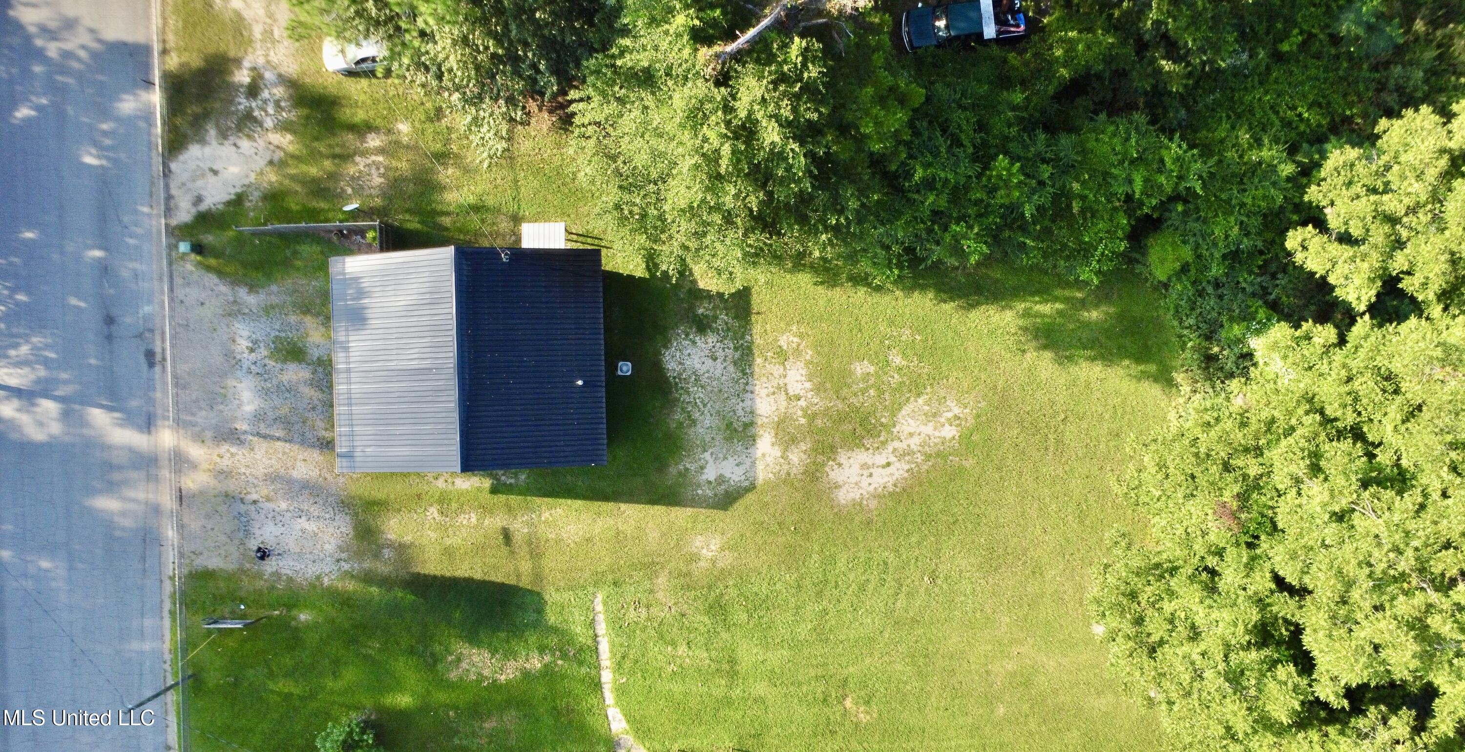 215 N Jackson Avenue Property Photo 4