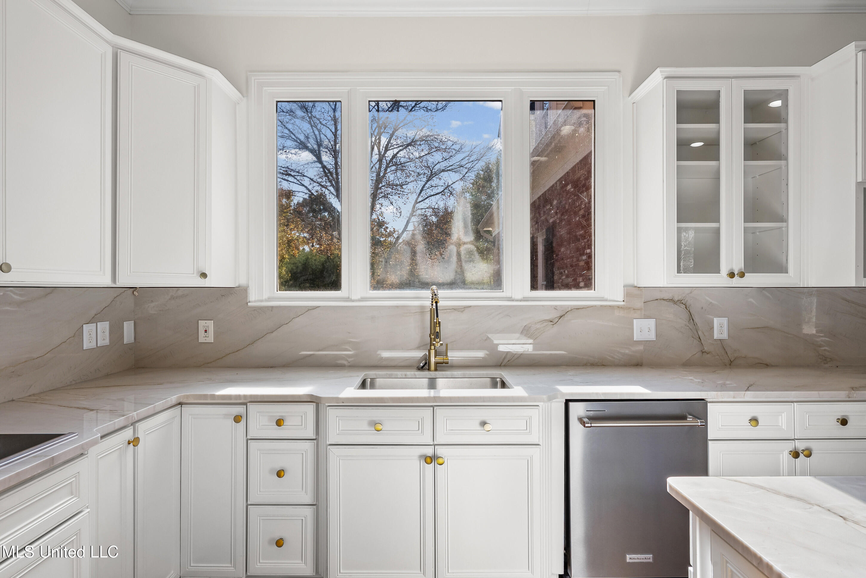 1594 Victoria Road Property Photo 17