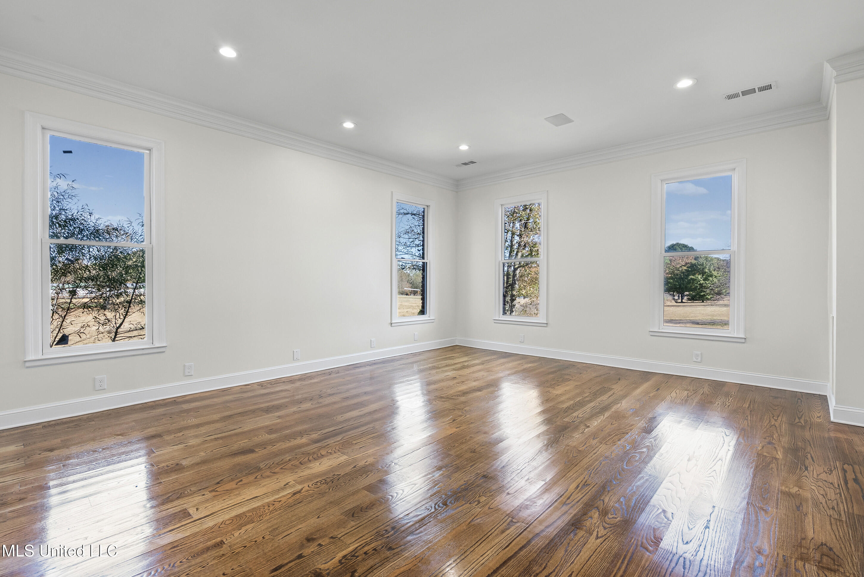 1594 Victoria Road Property Photo 20