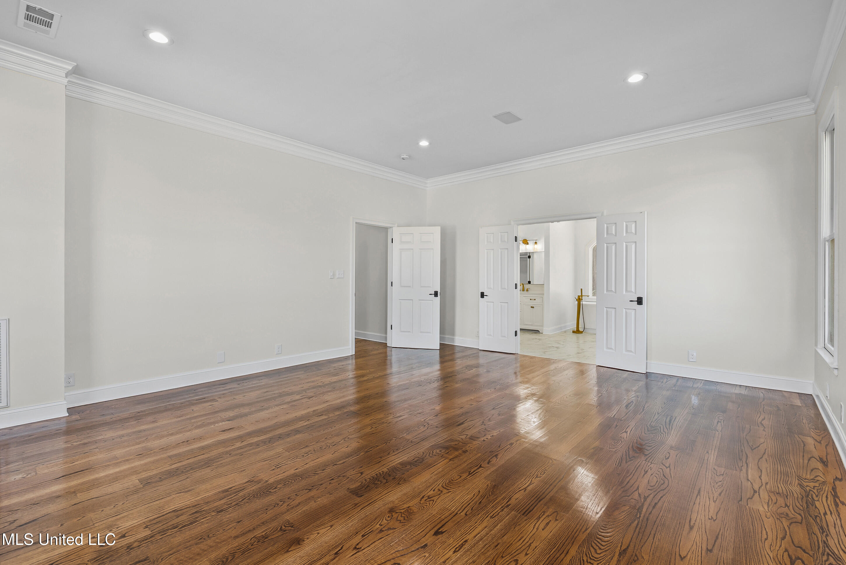 1594 Victoria Road Property Photo 21