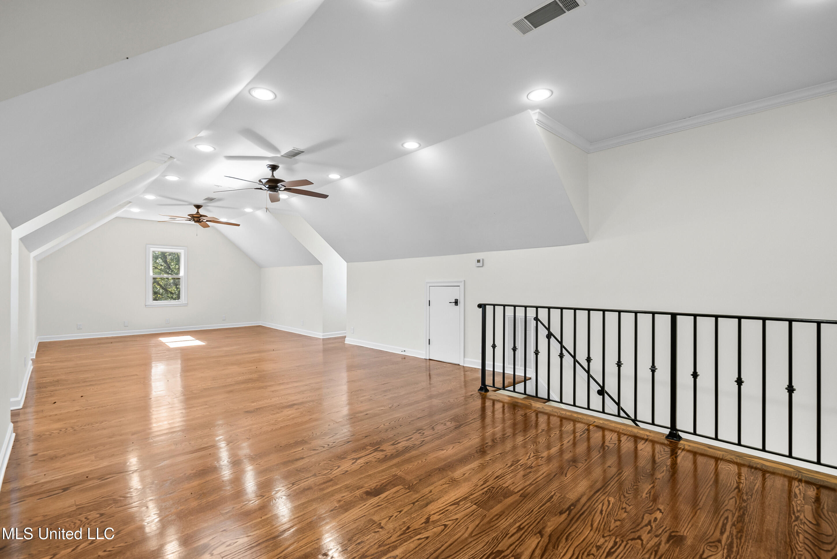 1594 Victoria Road Property Photo 29